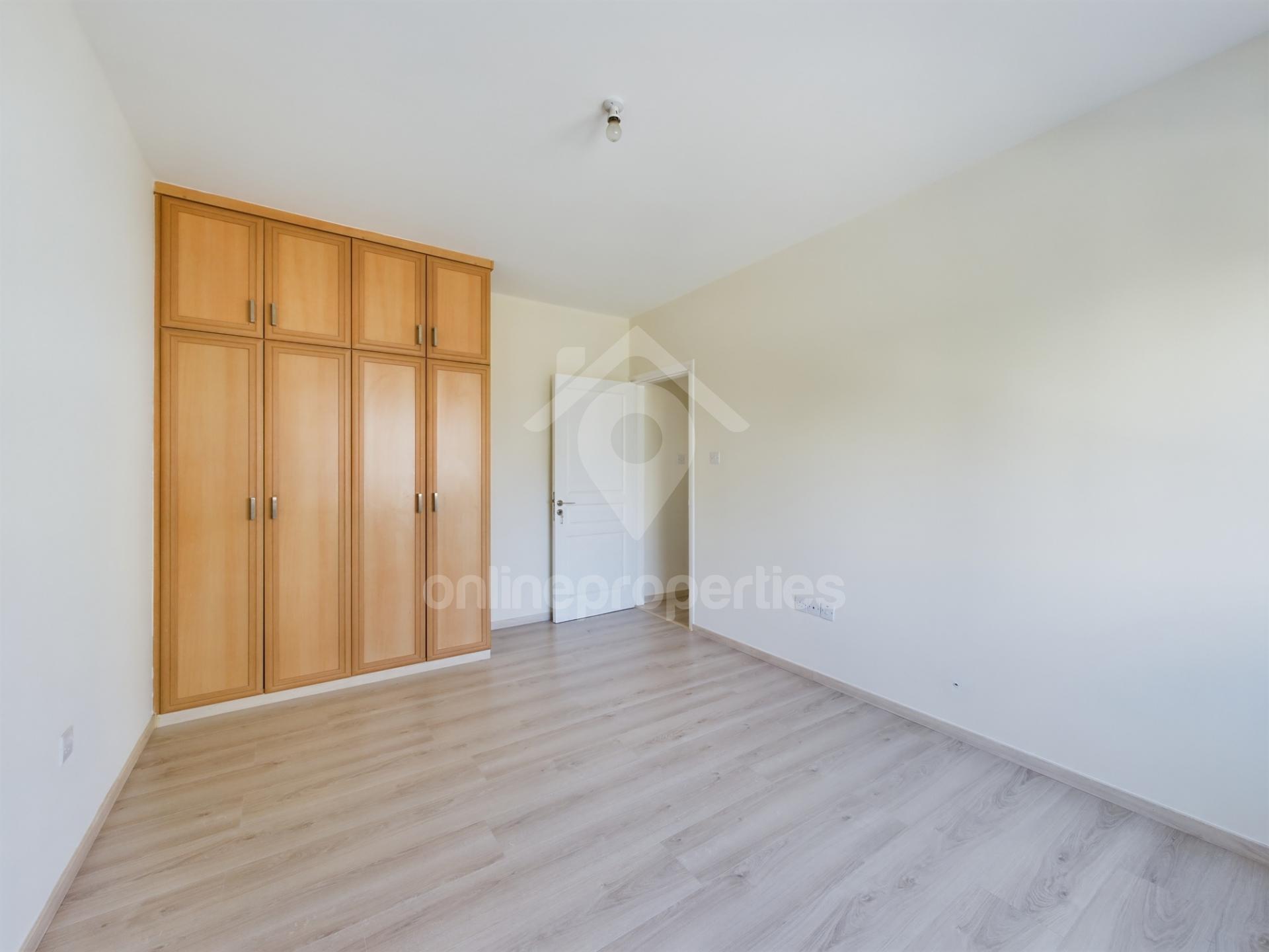 To change image, hover mouse over thumbnails below