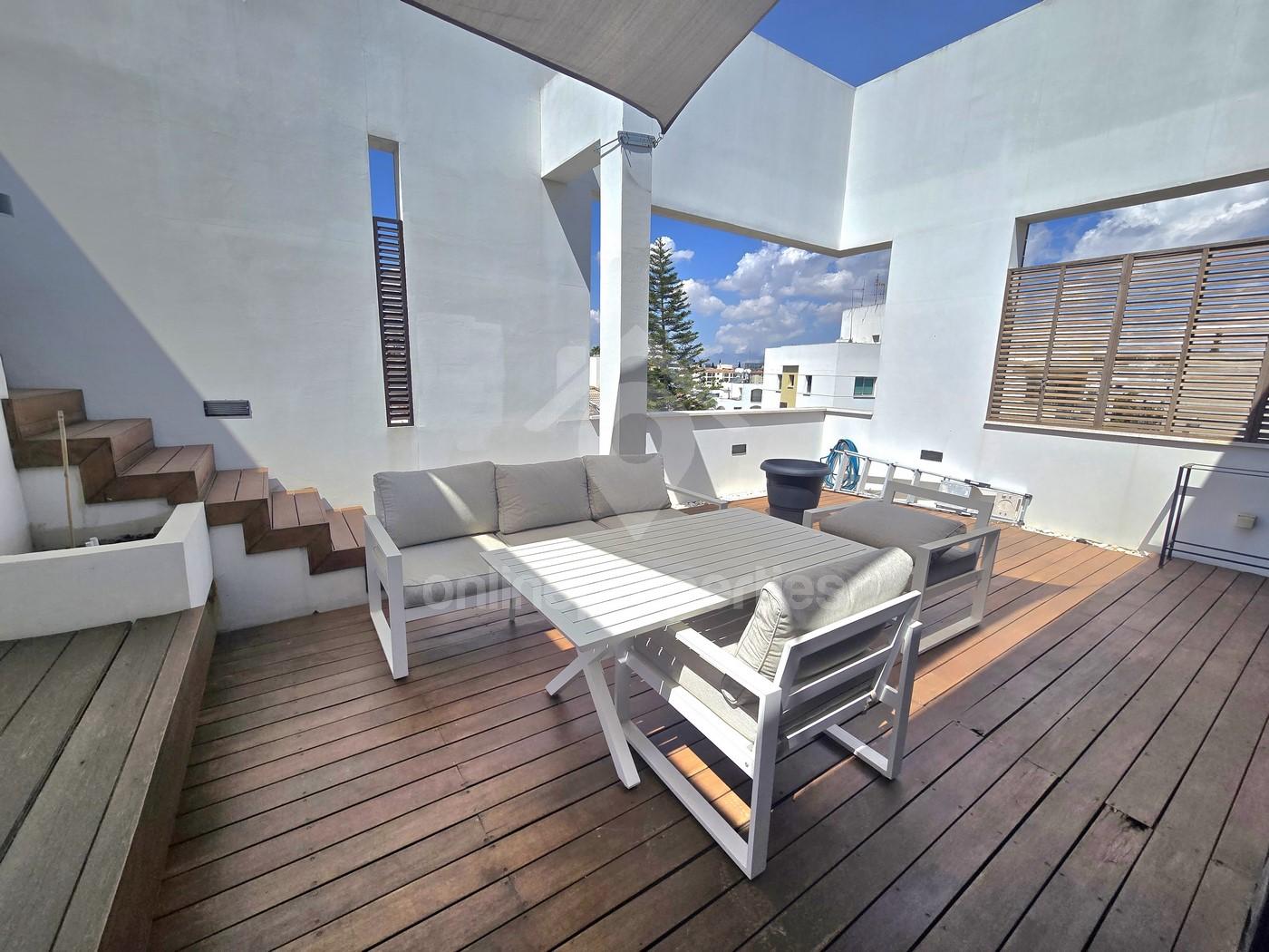 To change image, hover mouse over thumbnails below