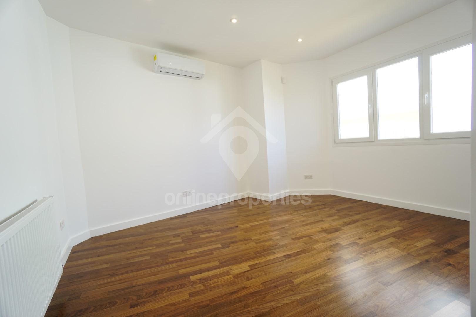 To change image, hover mouse over thumbnails below