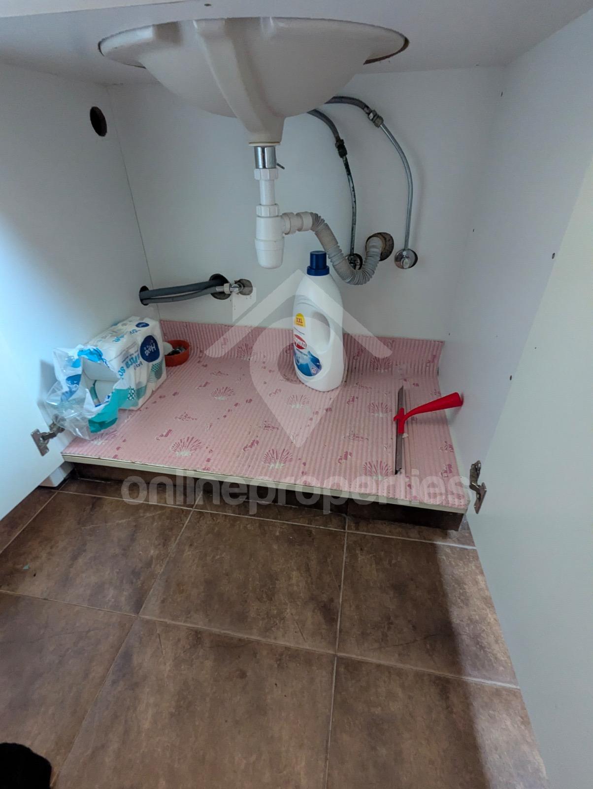 To change image, hover mouse over thumbnails below