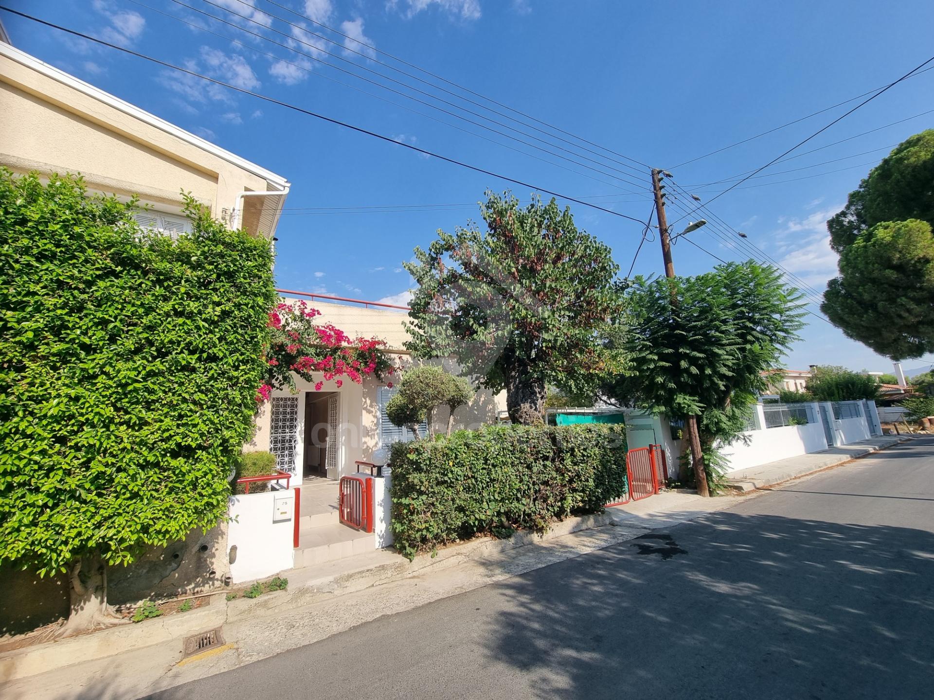 To change image, hover mouse over thumbnails below