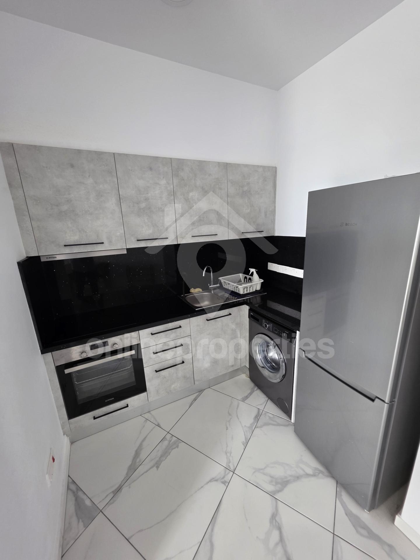 To change image, hover mouse over thumbnails below