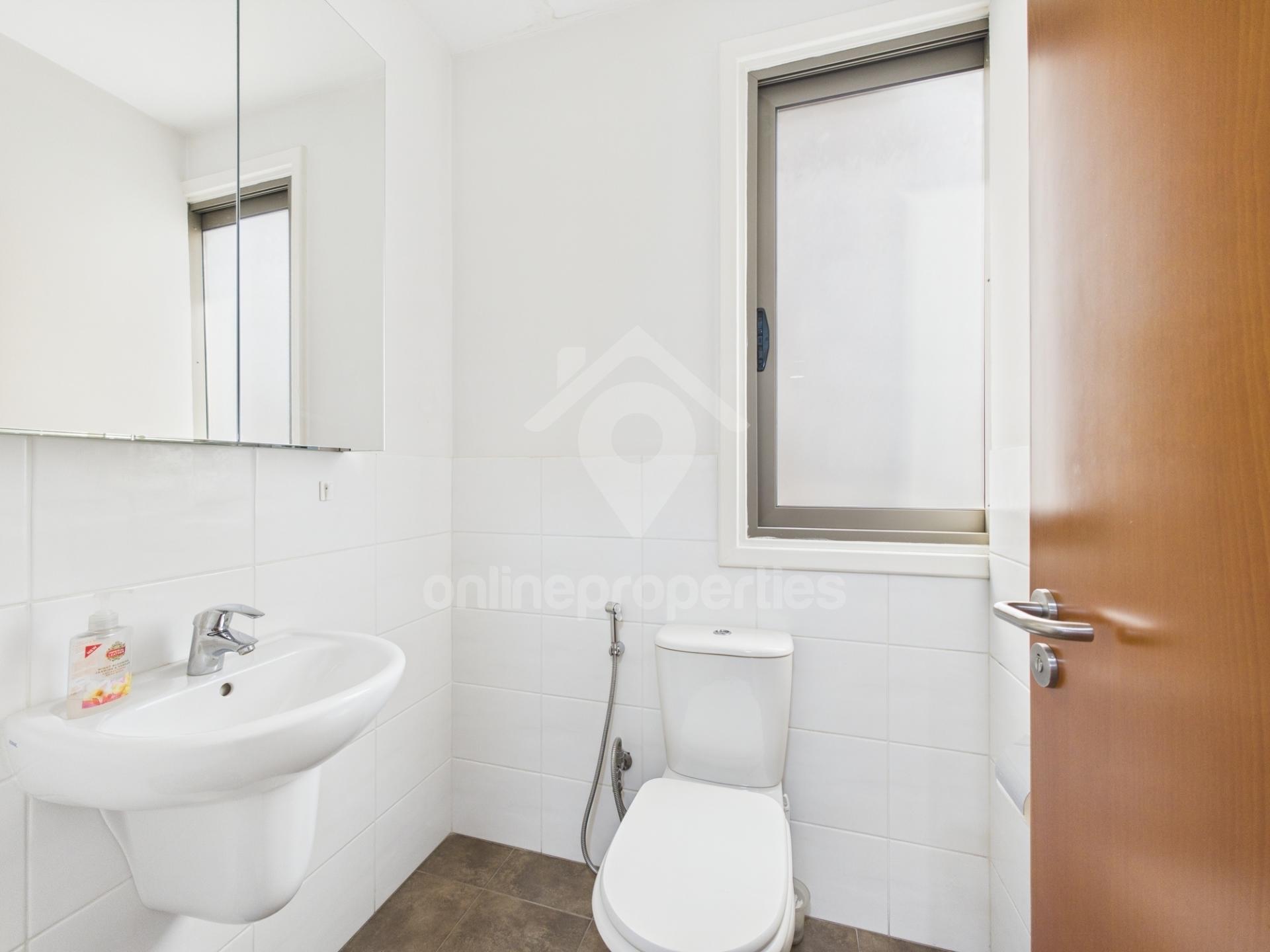 To change image, hover mouse over thumbnails below