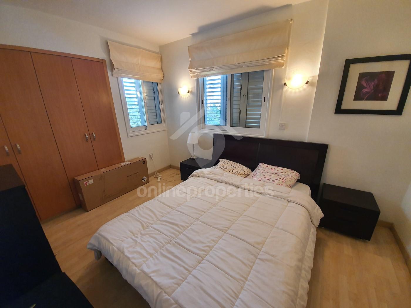 To change image, hover mouse over thumbnails below