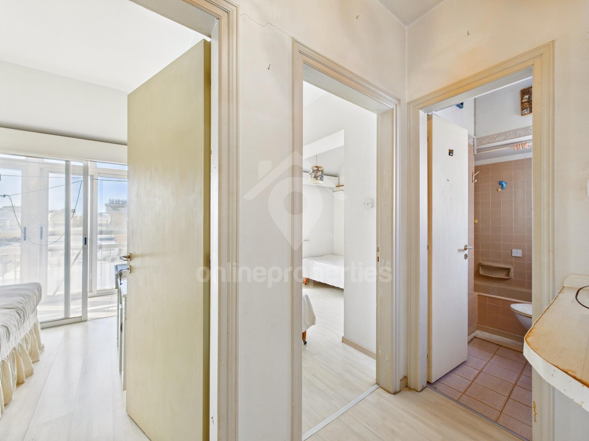 To change image, hover mouse over thumbnails below