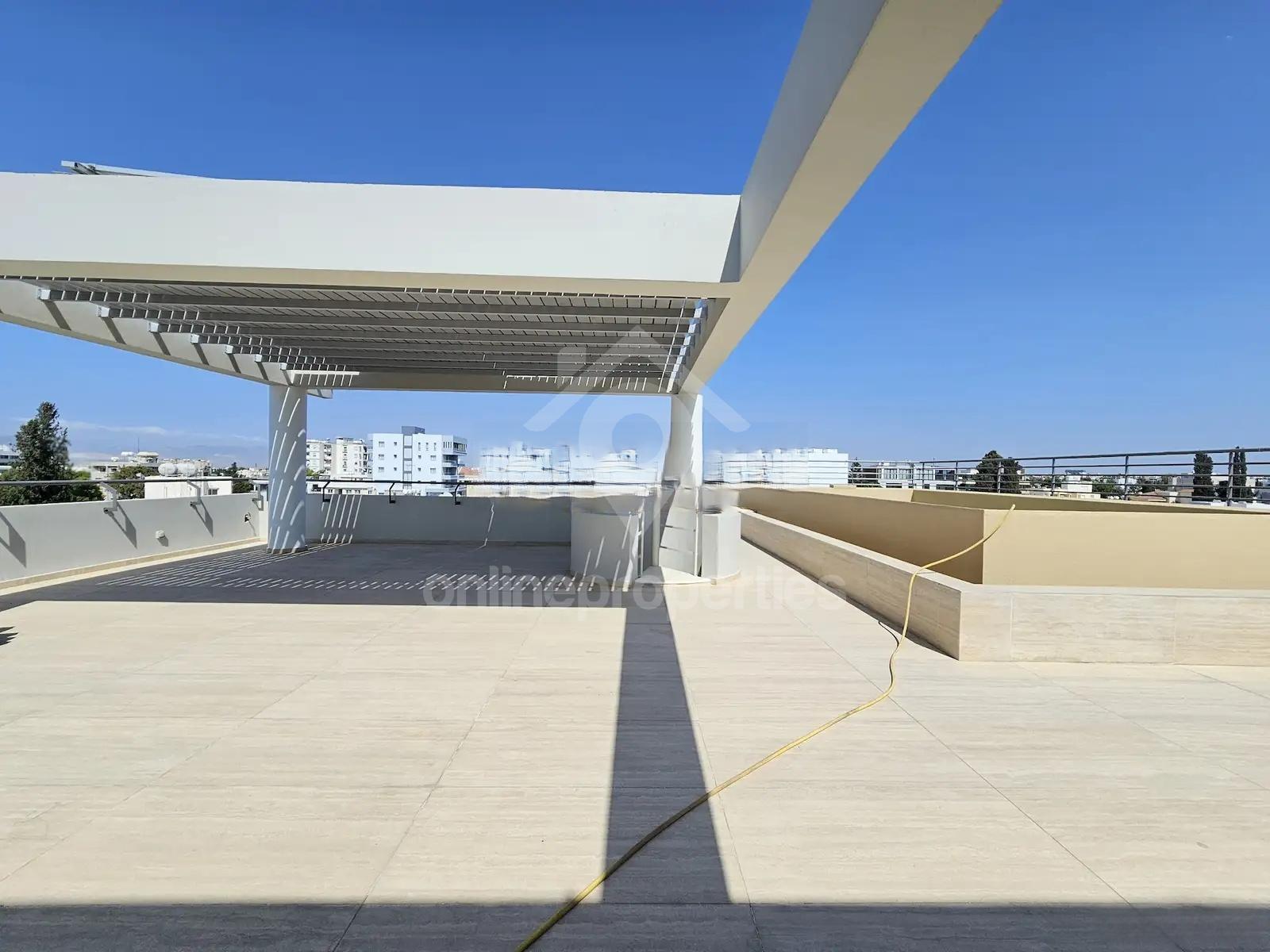 To change image, hover mouse over thumbnails below