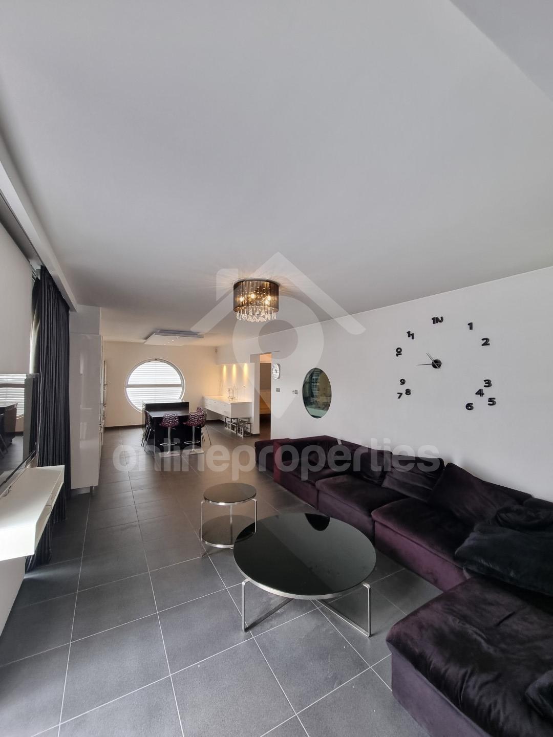 To change image, hover mouse over thumbnails below