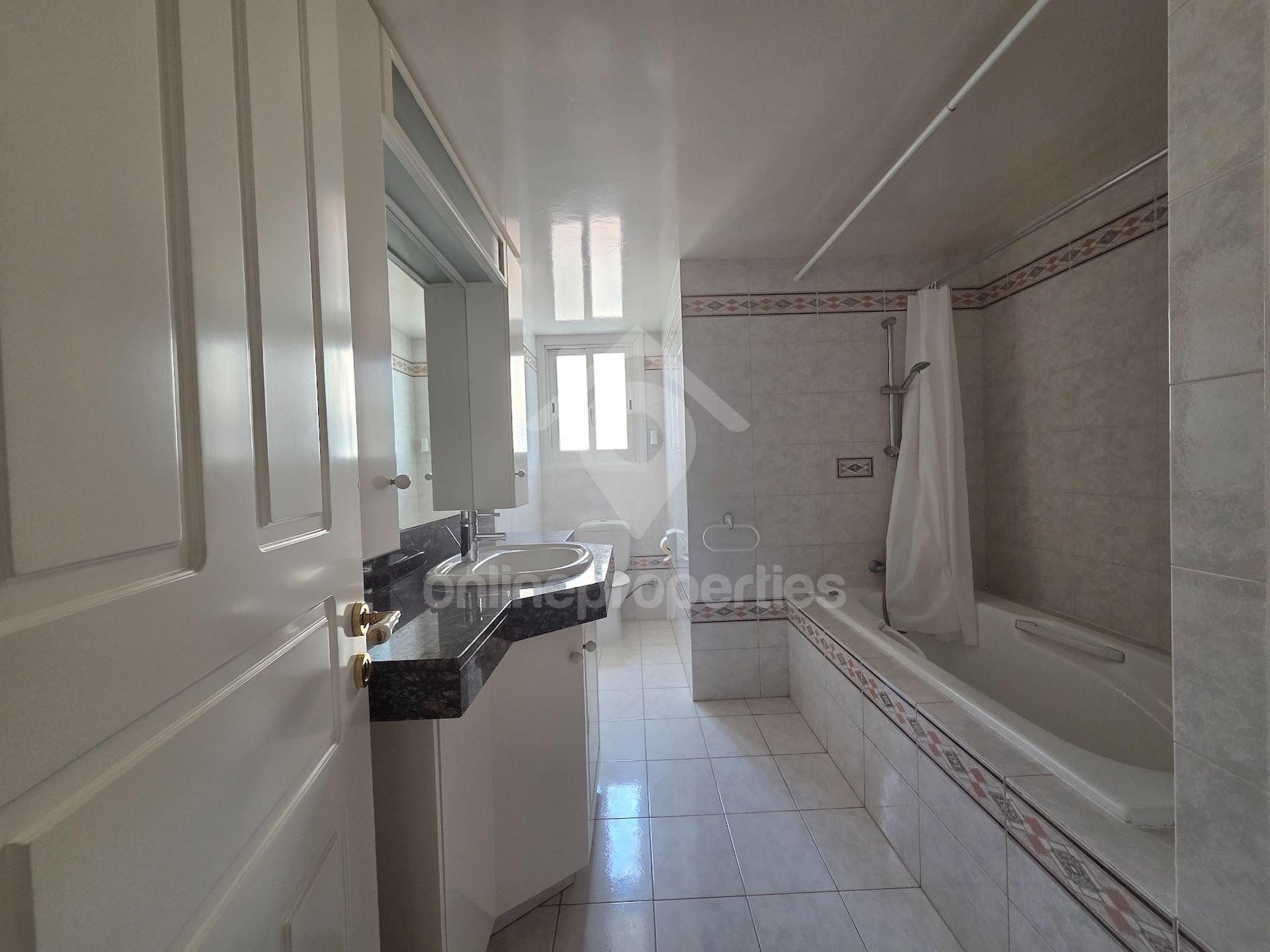 To change image, hover mouse over thumbnails below