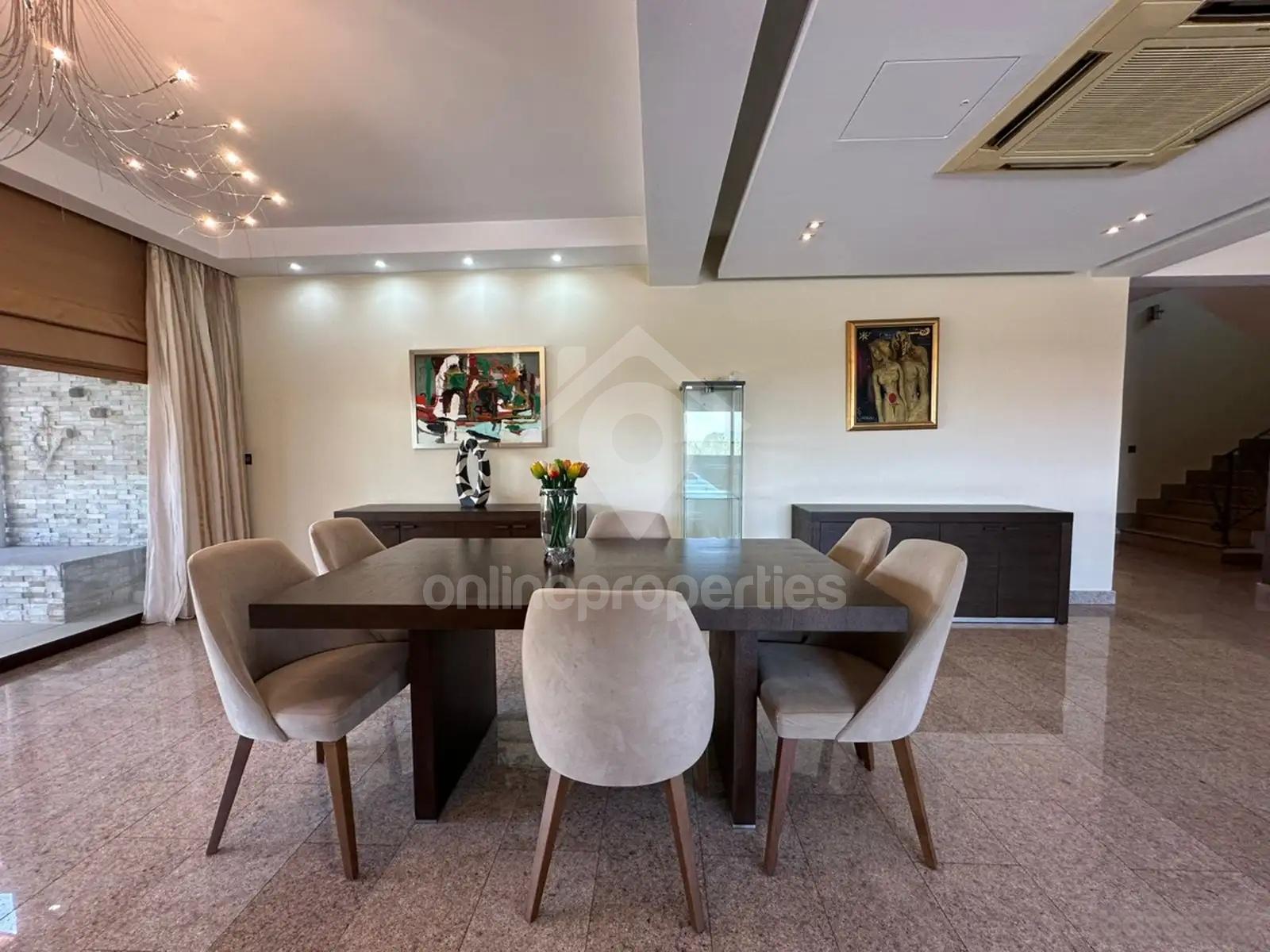 To change image, hover mouse over thumbnails below