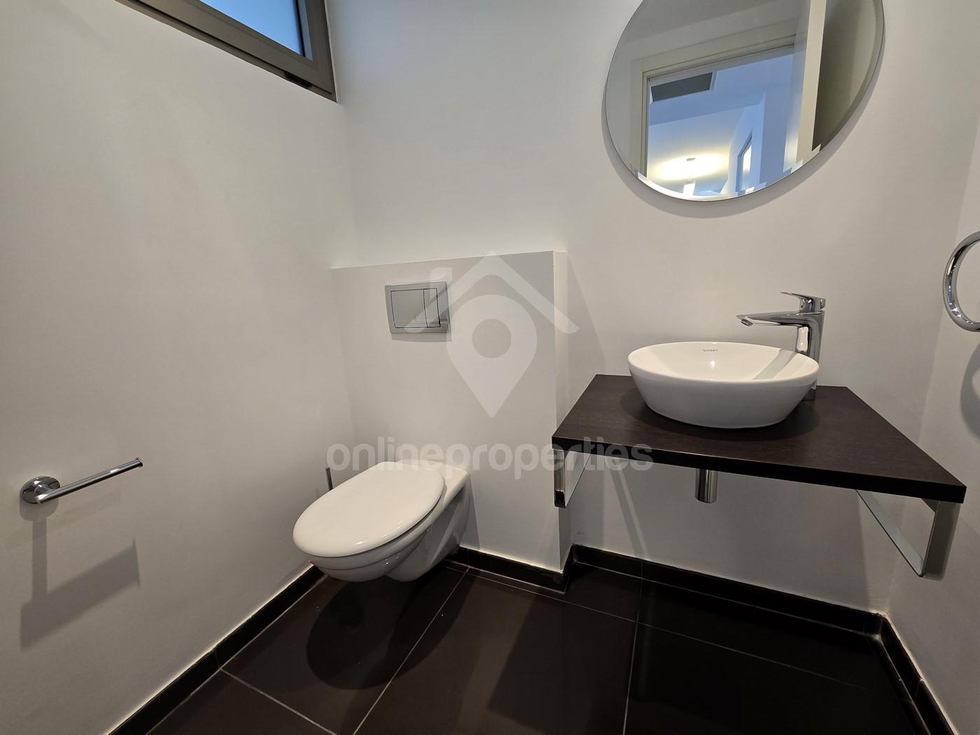 To change image, hover mouse over thumbnails below