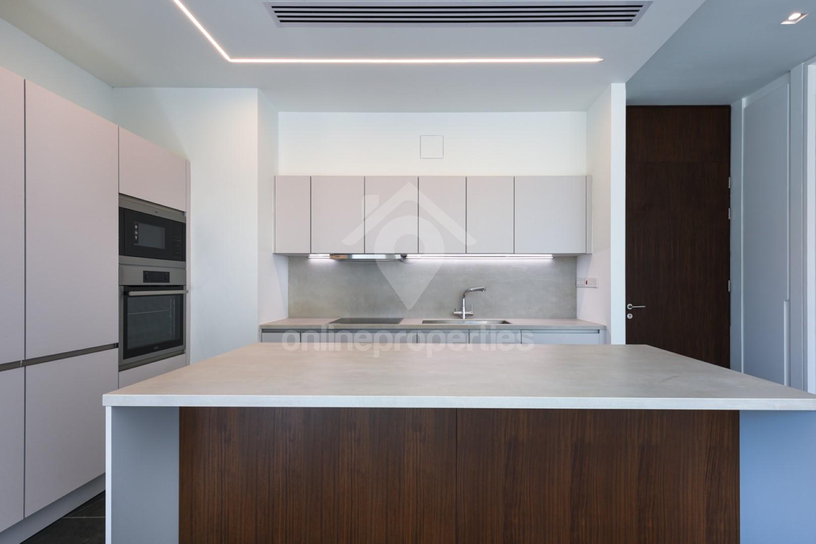 To change image, hover mouse over thumbnails below