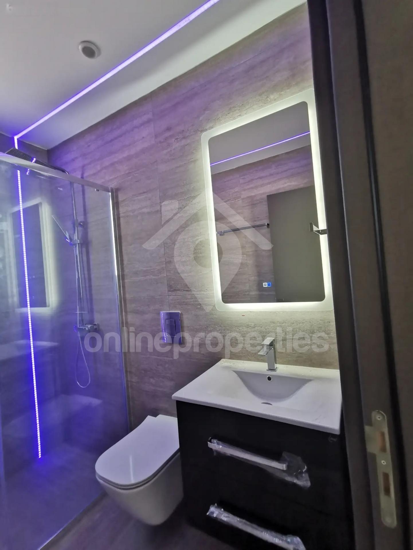 To change image, hover mouse over thumbnails below