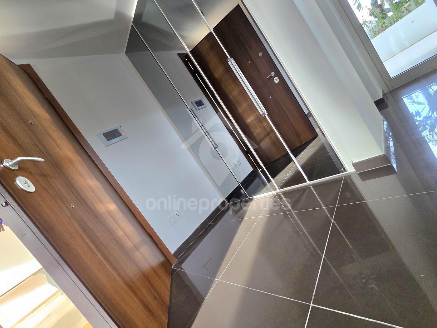 To change image, hover mouse over thumbnails below