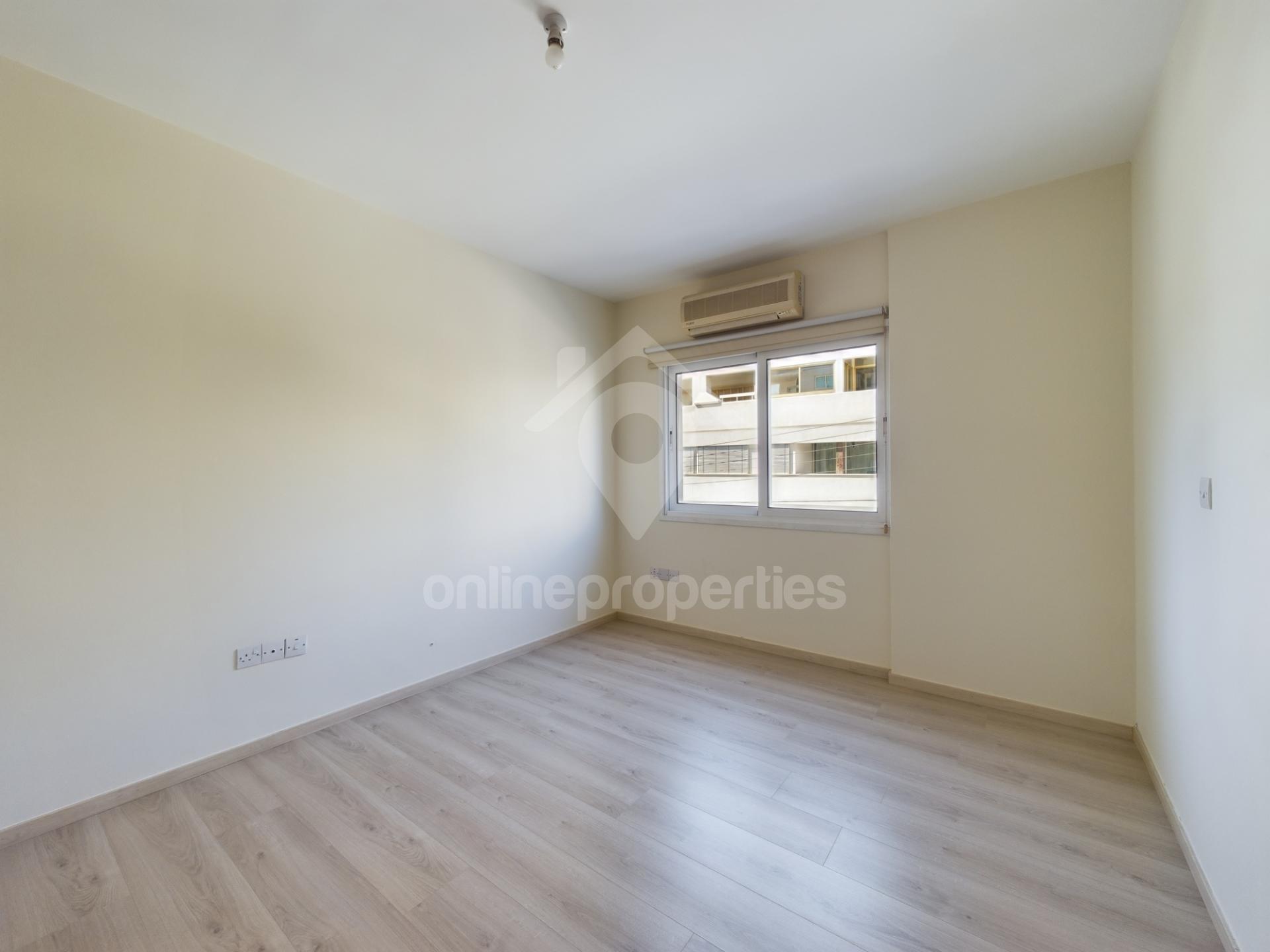 To change image, hover mouse over thumbnails below