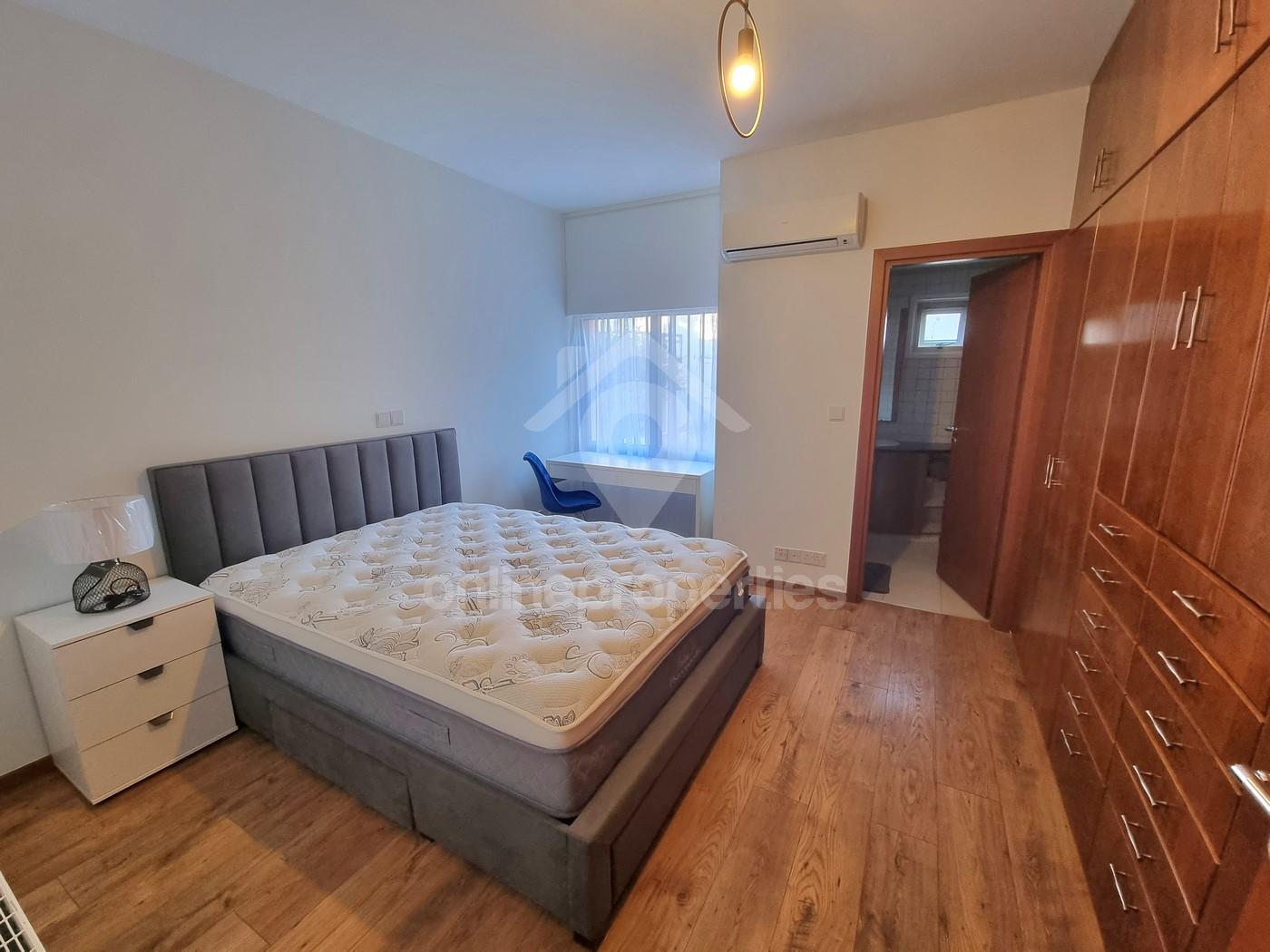 To change image, hover mouse over thumbnails below