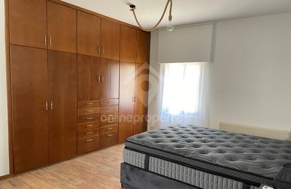 To change image, hover mouse over thumbnails below