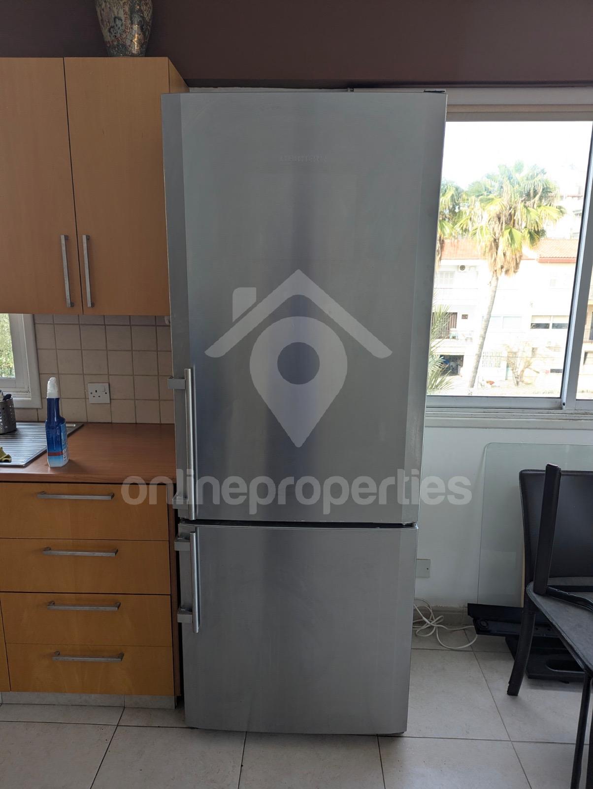 To change image, hover mouse over thumbnails below