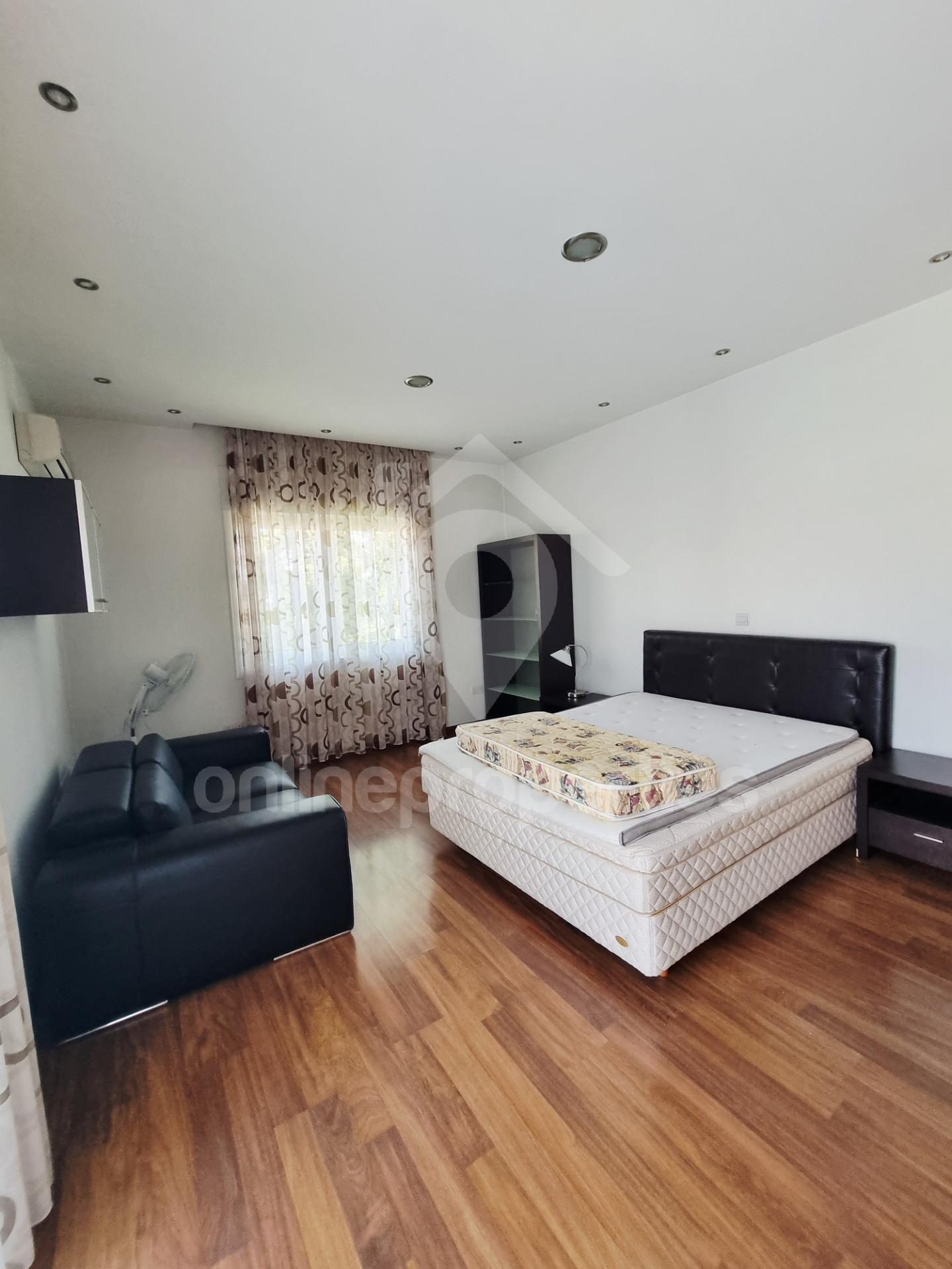 To change image, hover mouse over thumbnails below