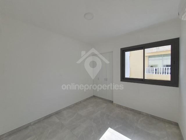 To change image, hover mouse over thumbnails below