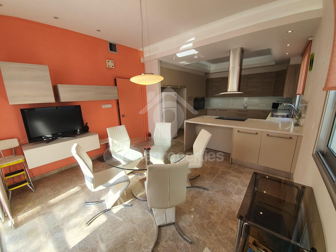 To change image, hover mouse over thumbnails below