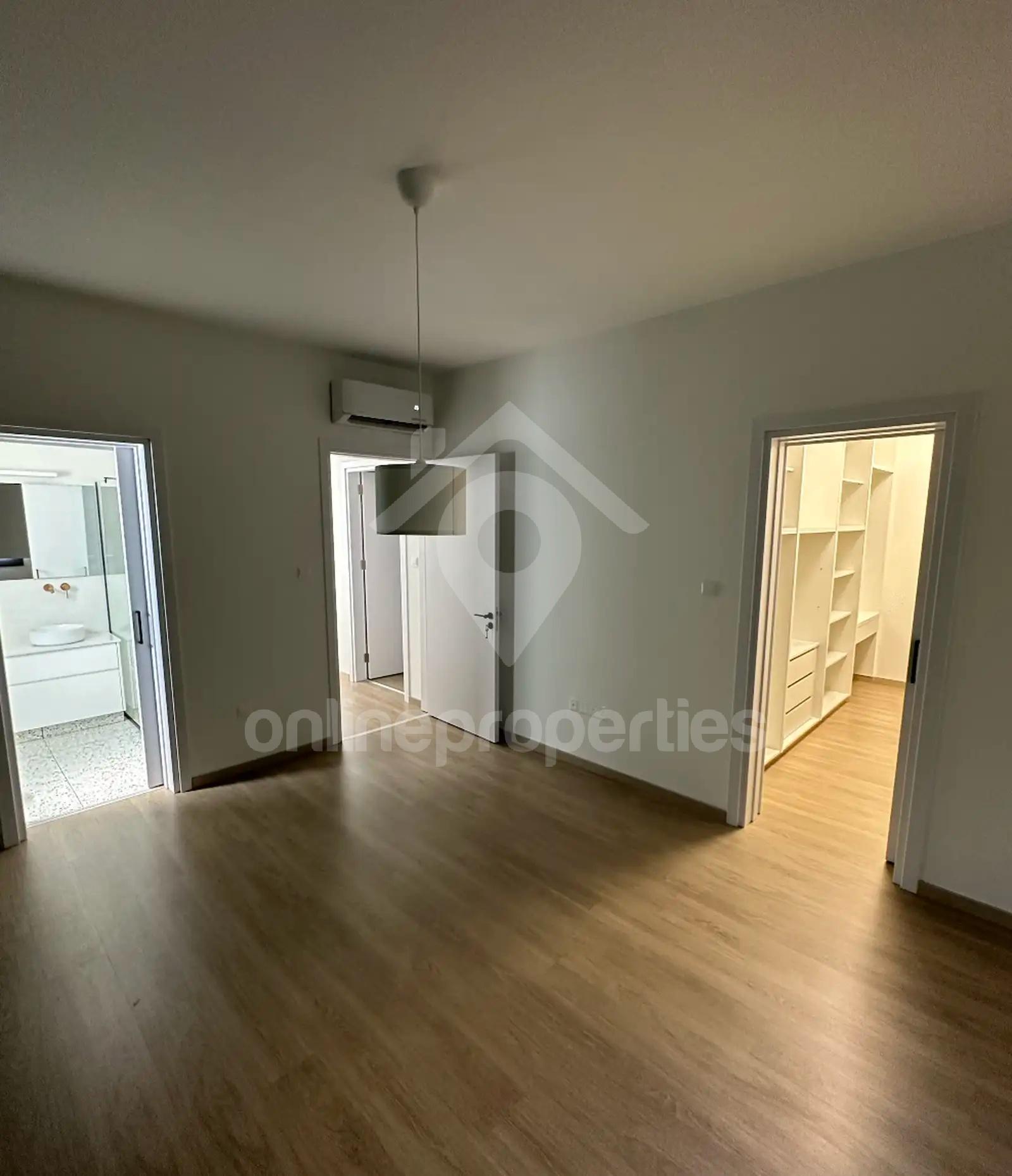 To change image, hover mouse over thumbnails below