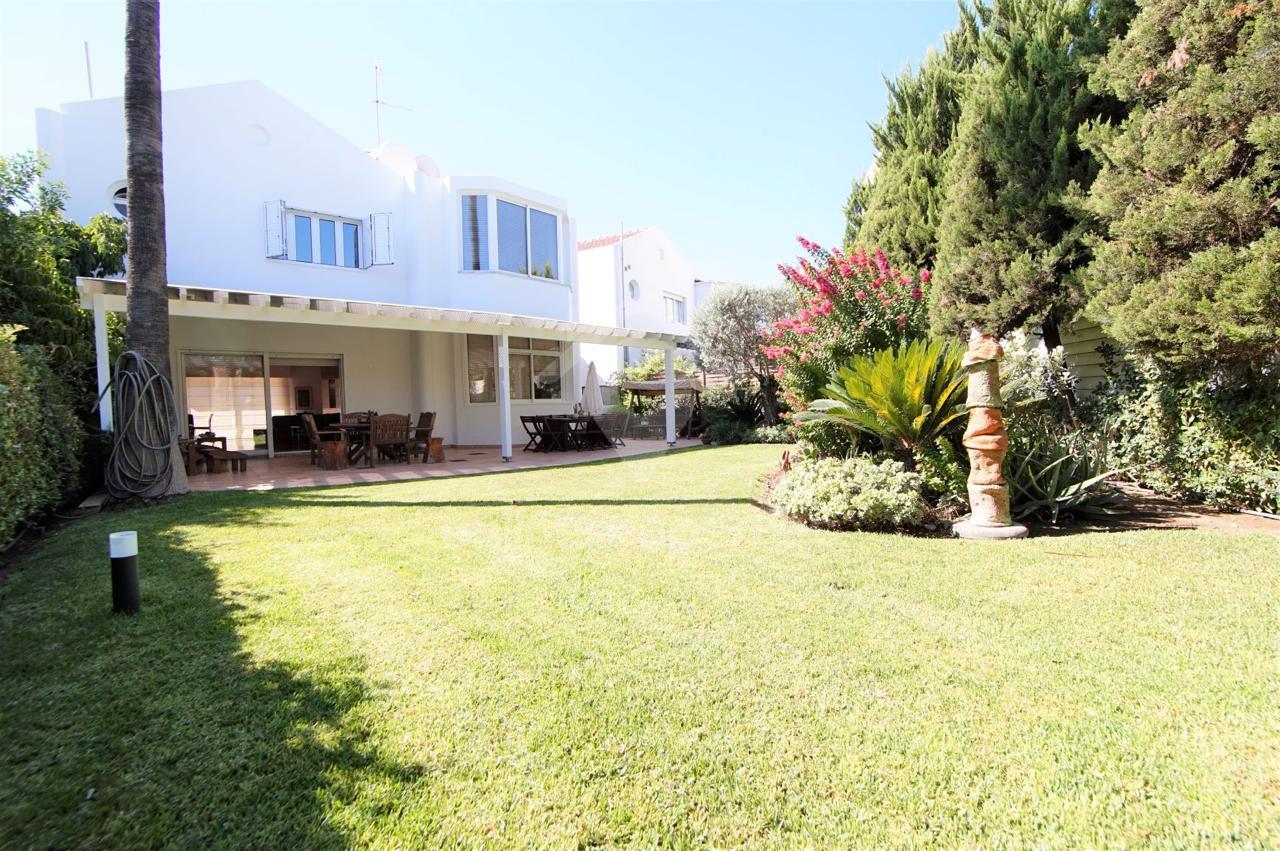 3-bedroom detached house near Hilton Park