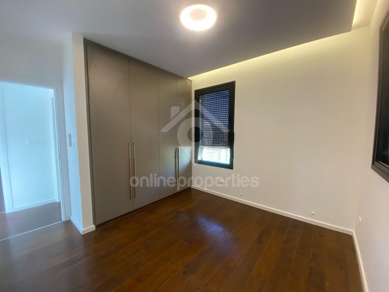 To change image, hover mouse over thumbnails below