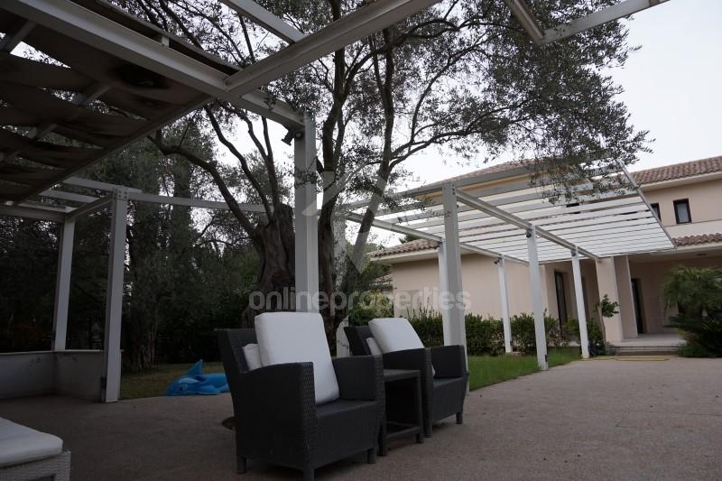 To change image, hover mouse over thumbnails below