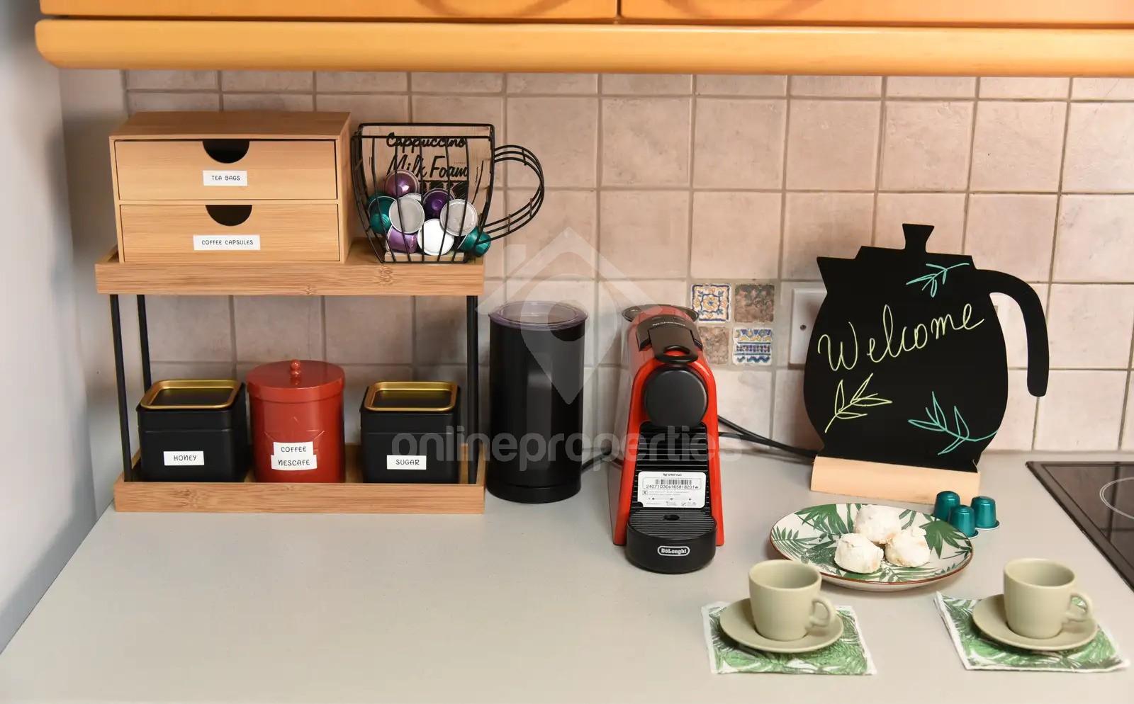 To change image, hover mouse over thumbnails below