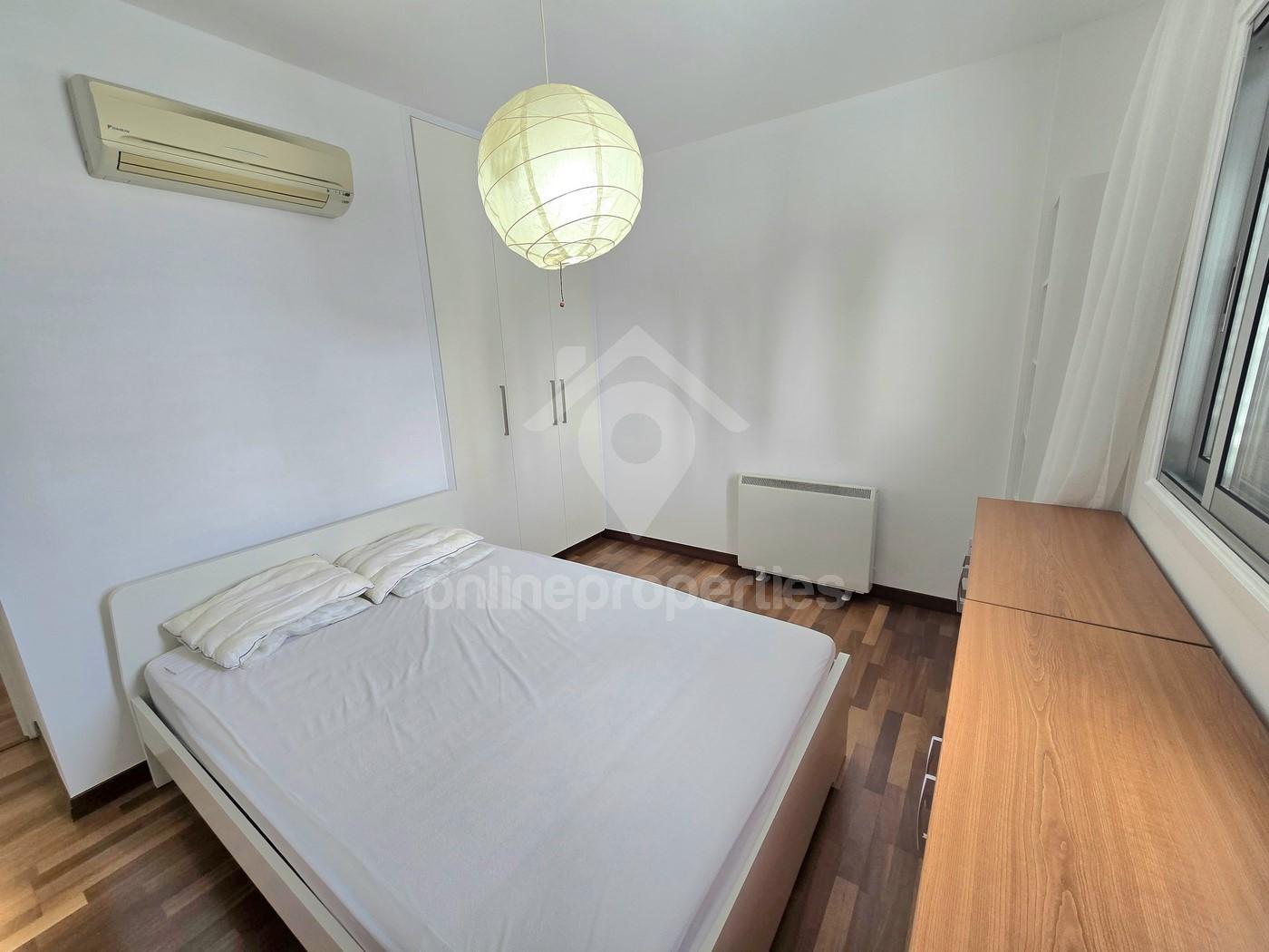 To change image, hover mouse over thumbnails below