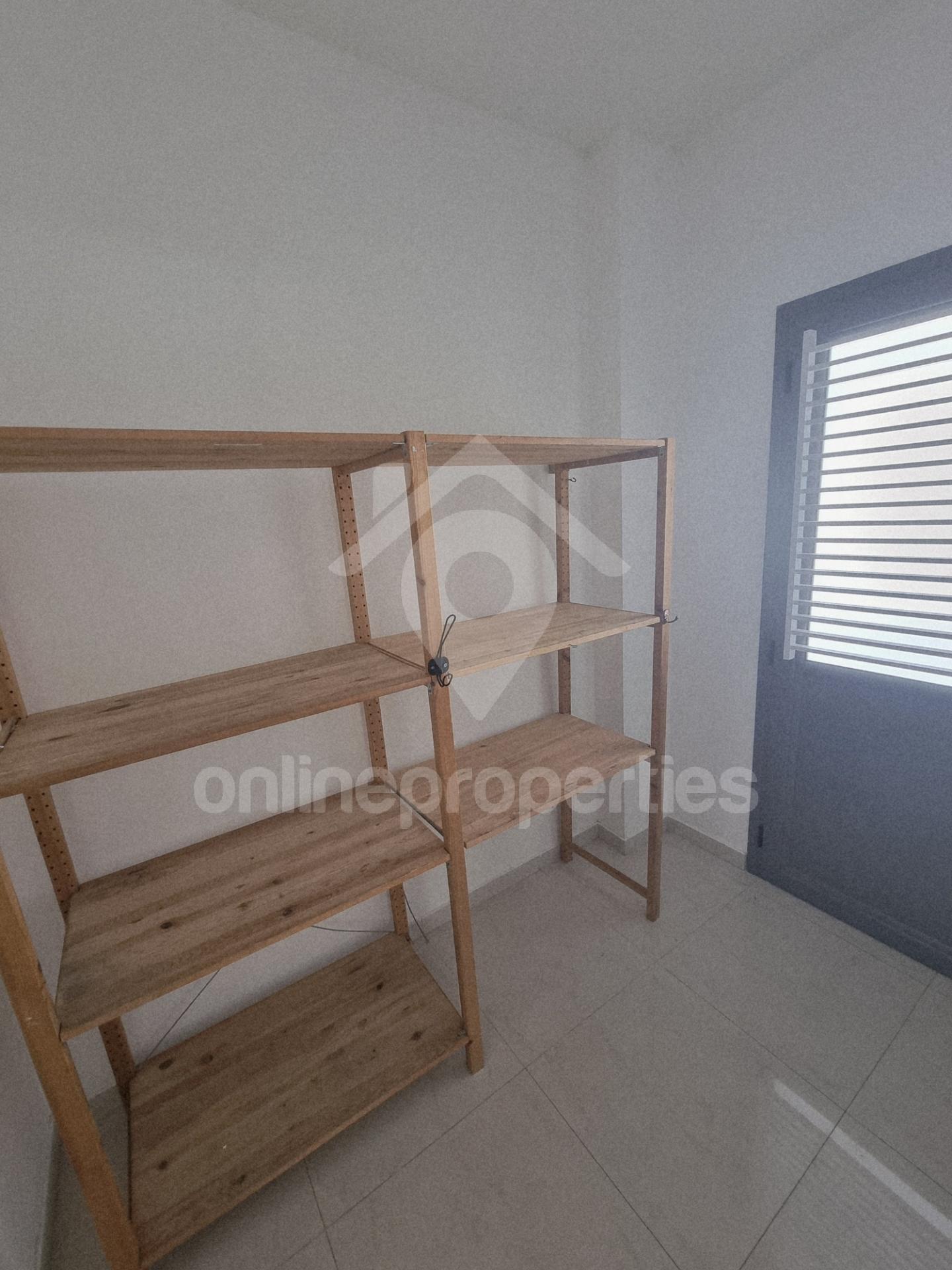 To change image, hover mouse over thumbnails below