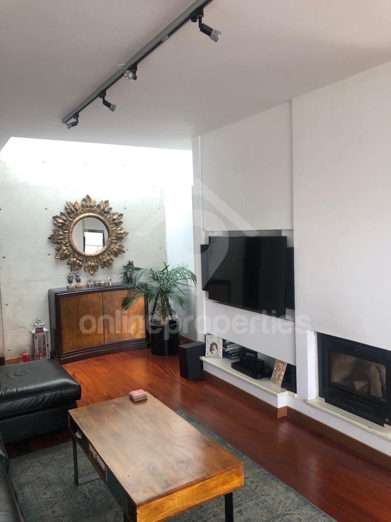 To change image, hover mouse over thumbnails below