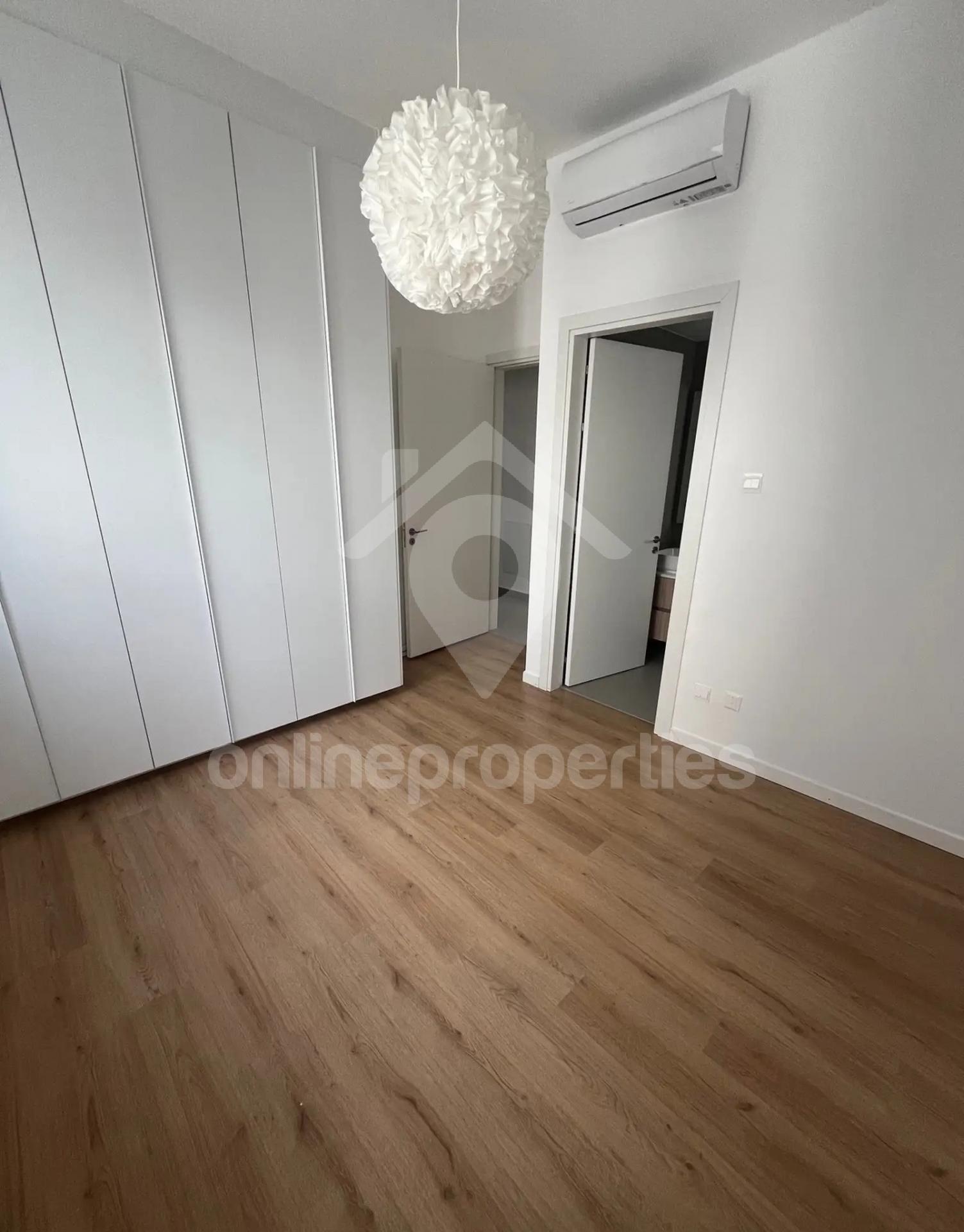 To change image, hover mouse over thumbnails below