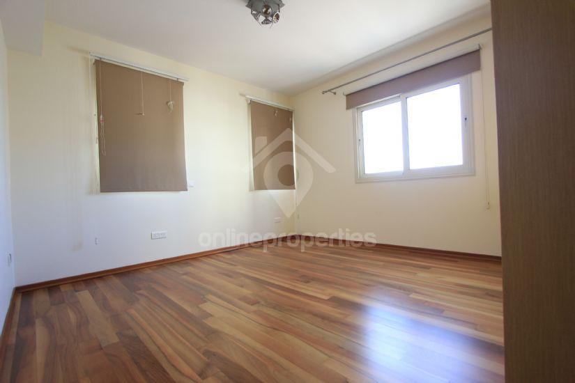 To change image, hover mouse over thumbnails below