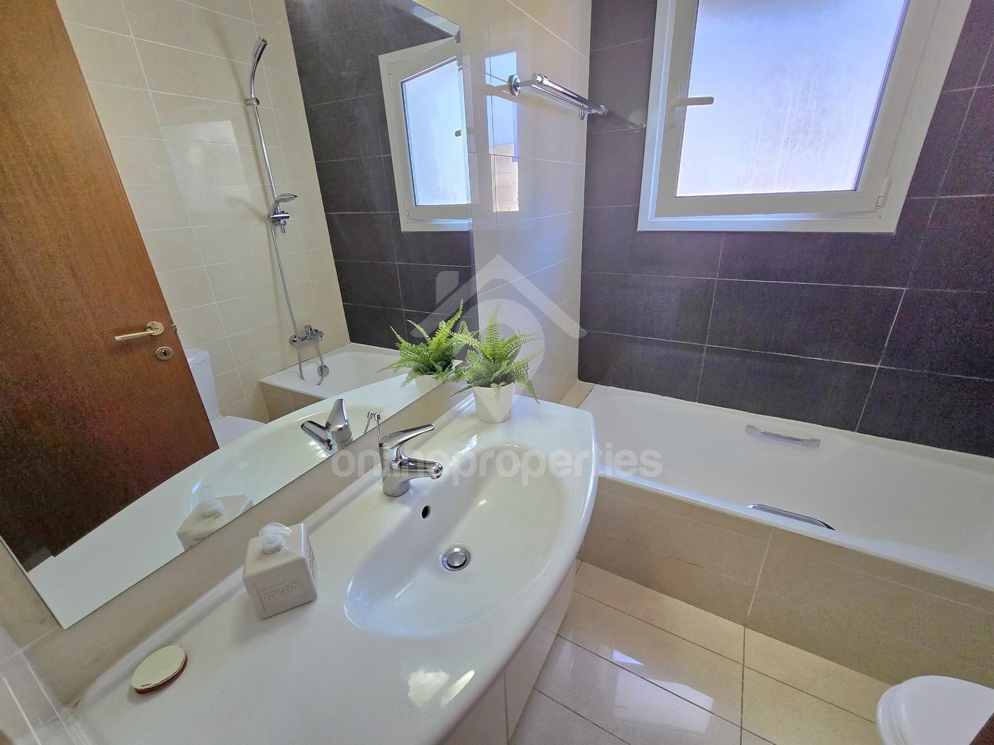 To change image, hover mouse over thumbnails below