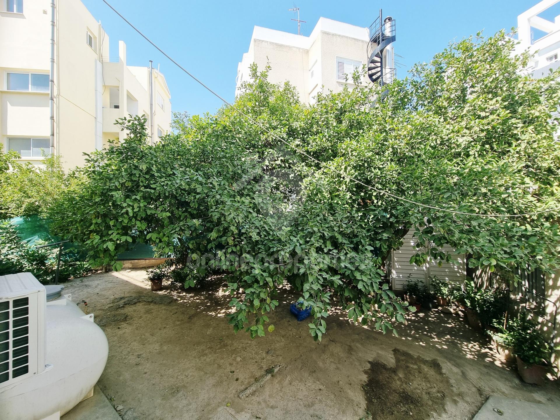 To change image, hover mouse over thumbnails below