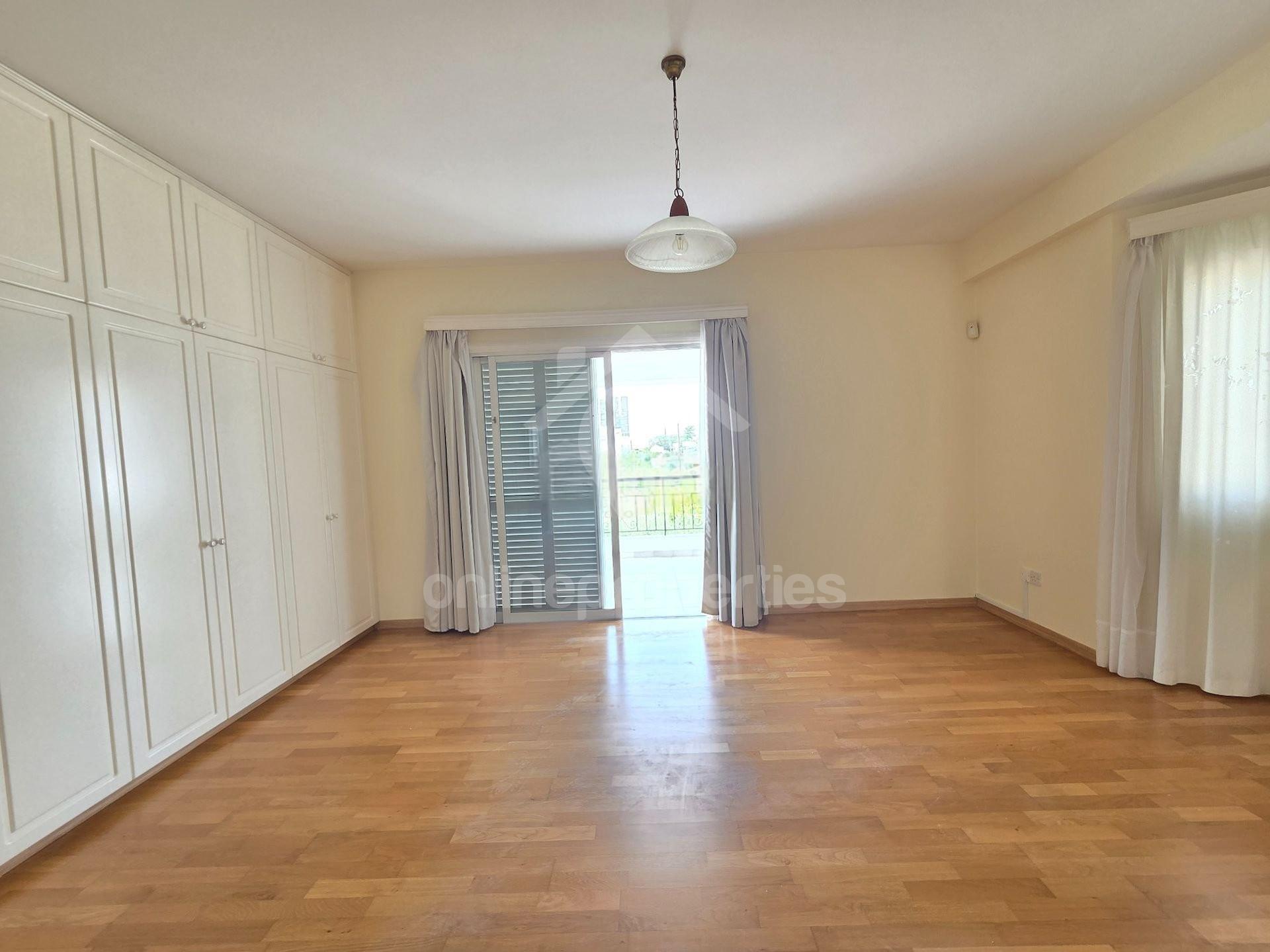 To change image, hover mouse over thumbnails below