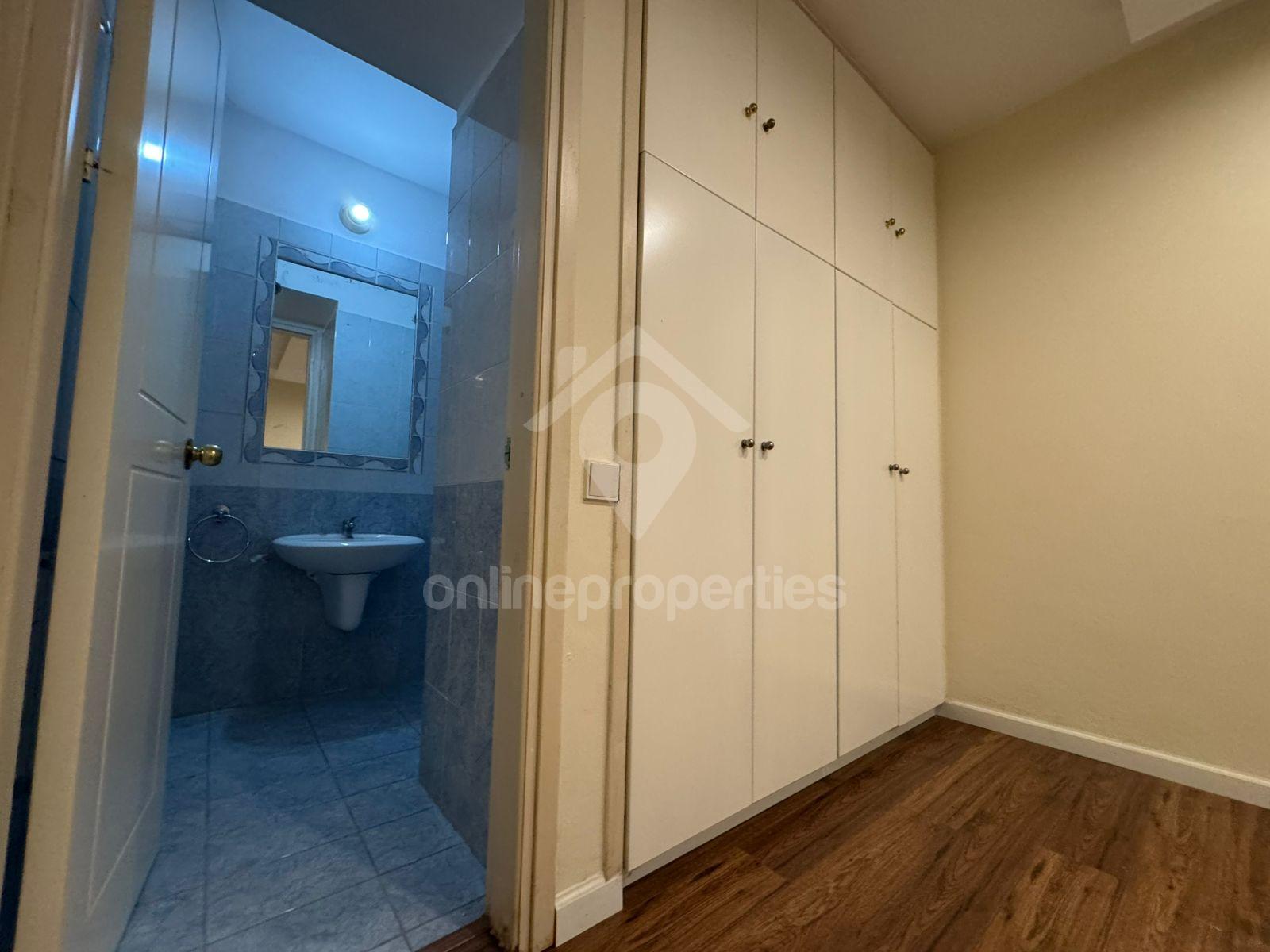 To change image, hover mouse over thumbnails below