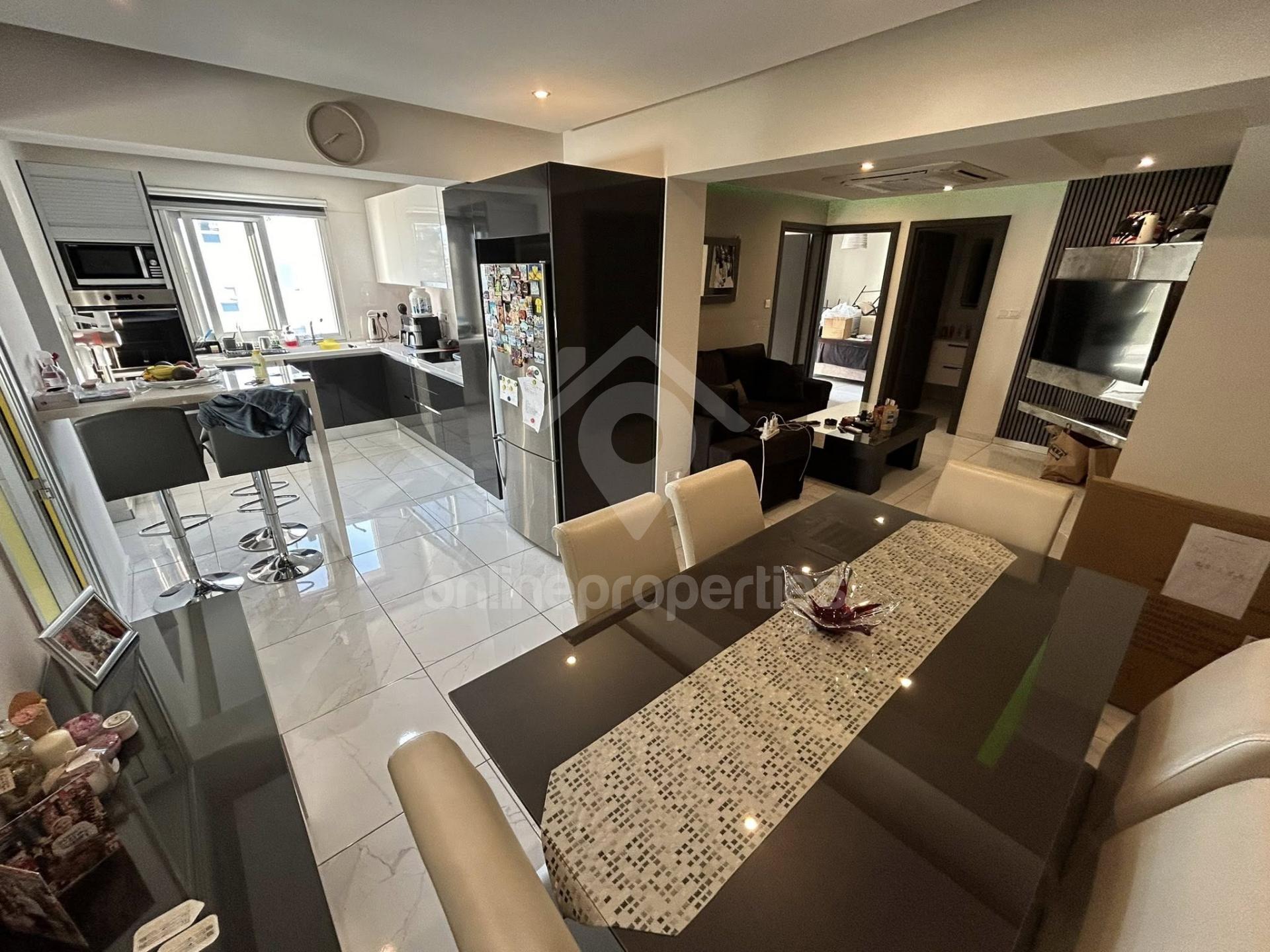 To change image, hover mouse over thumbnails below