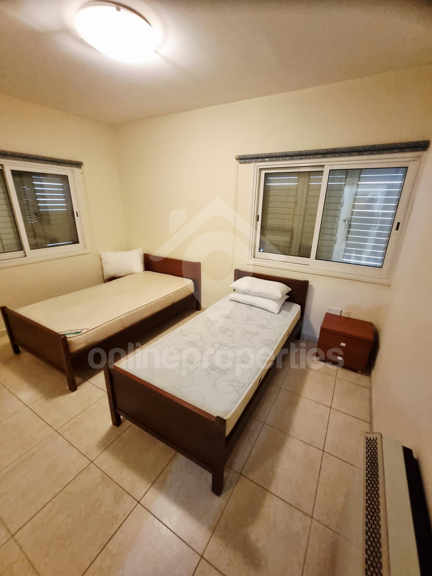 To change image, hover mouse over thumbnails below