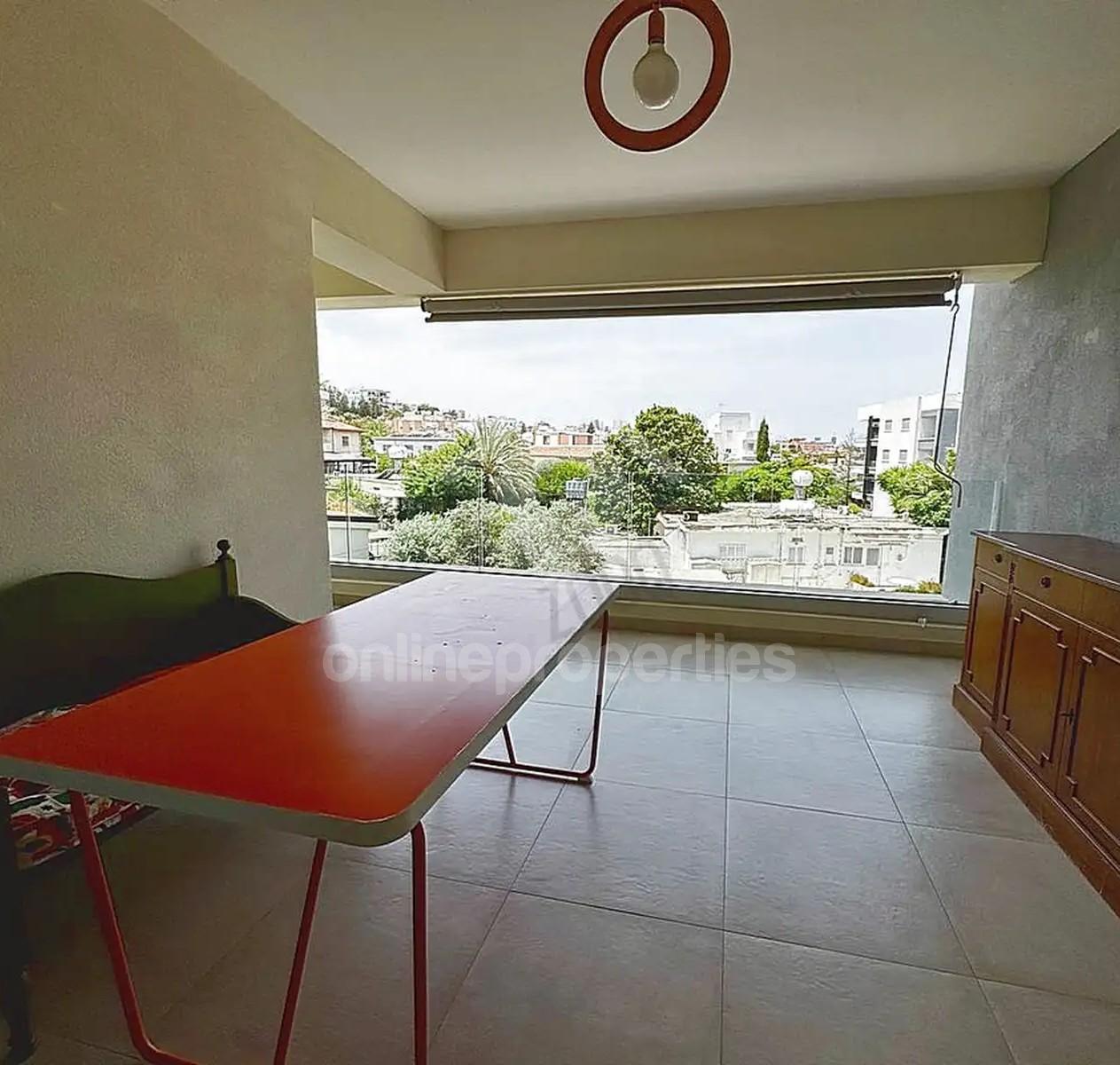 To change image, hover mouse over thumbnails below