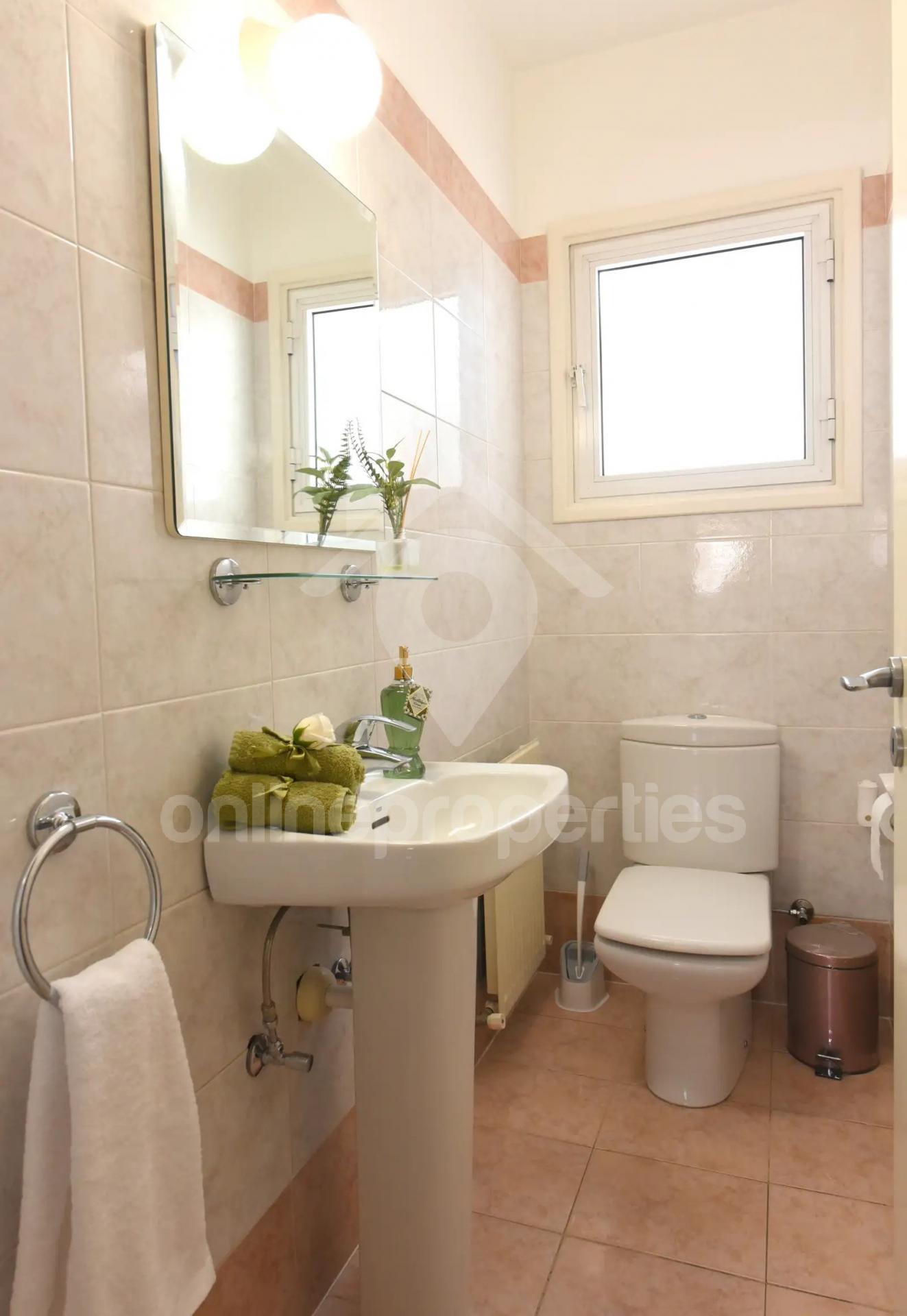 To change image, hover mouse over thumbnails below