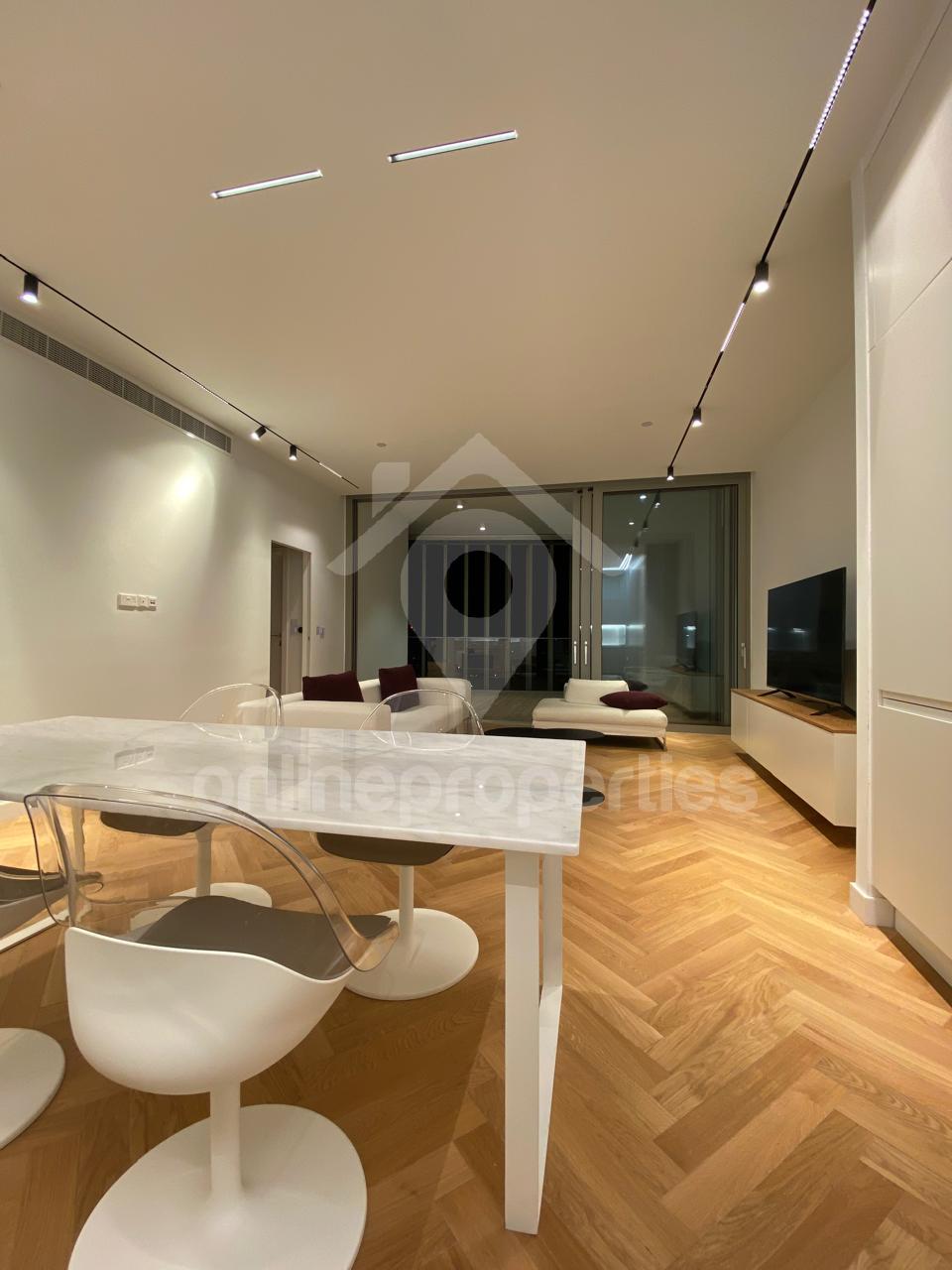 To change image, hover mouse over thumbnails below