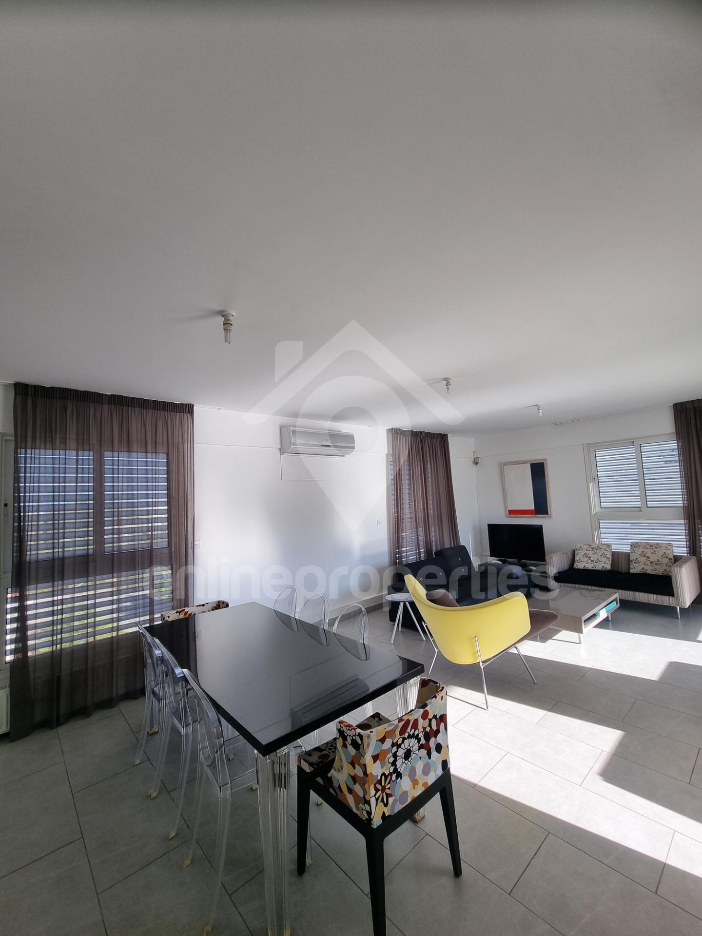 To change image, hover mouse over thumbnails below