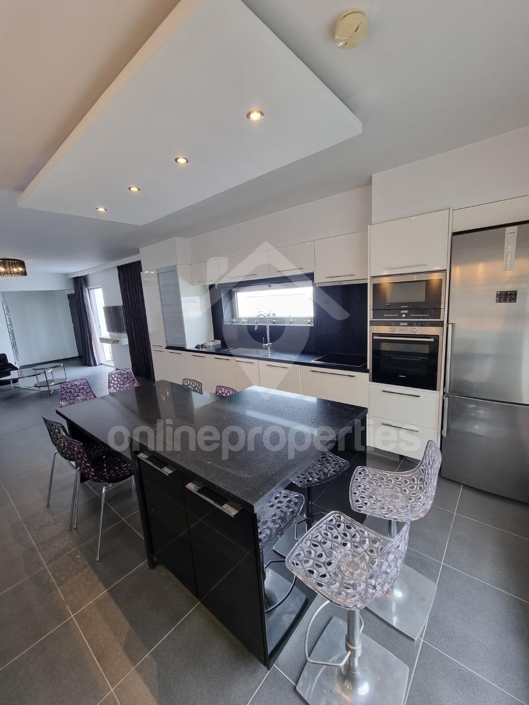 To change image, hover mouse over thumbnails below