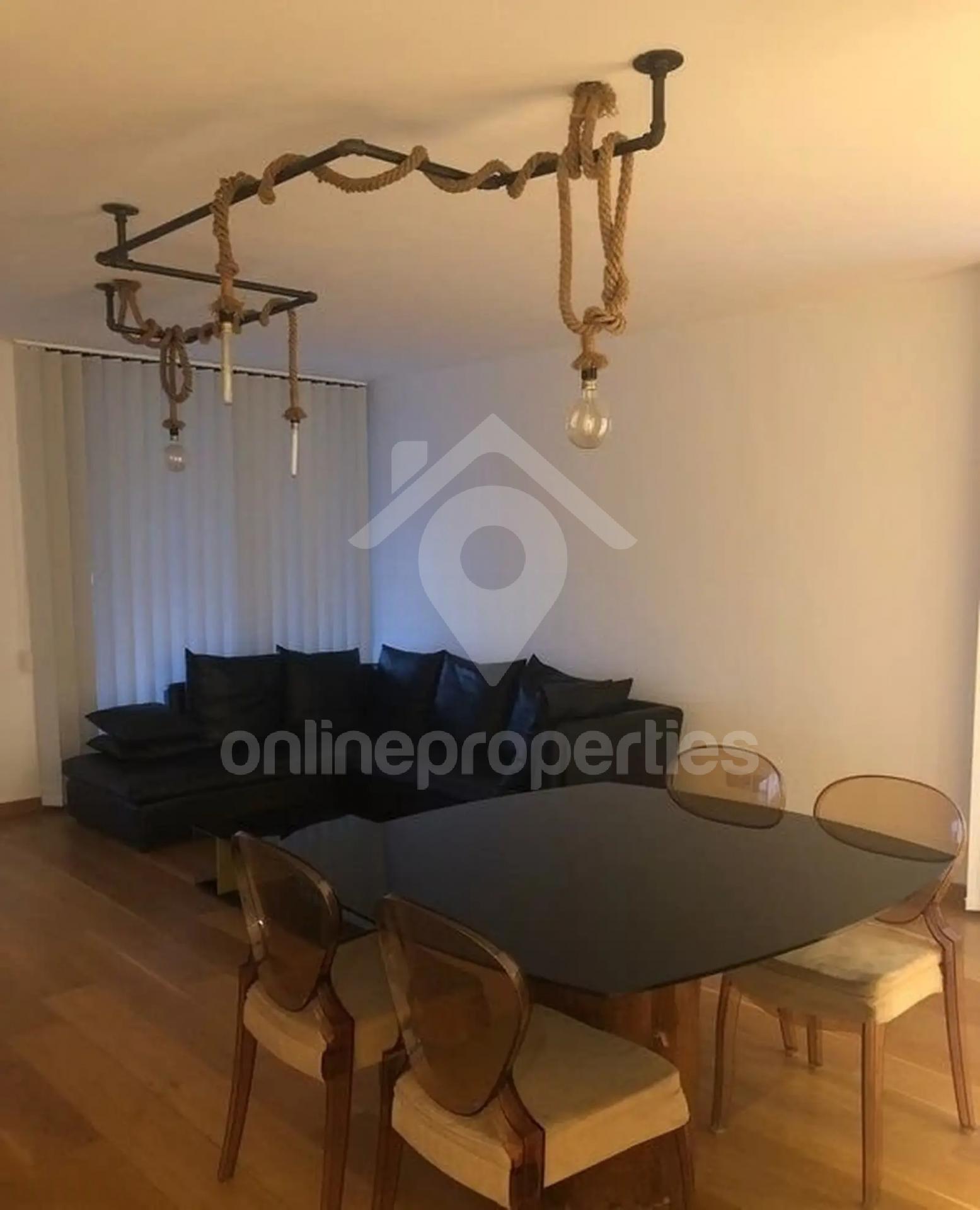 To change image, hover mouse over thumbnails below