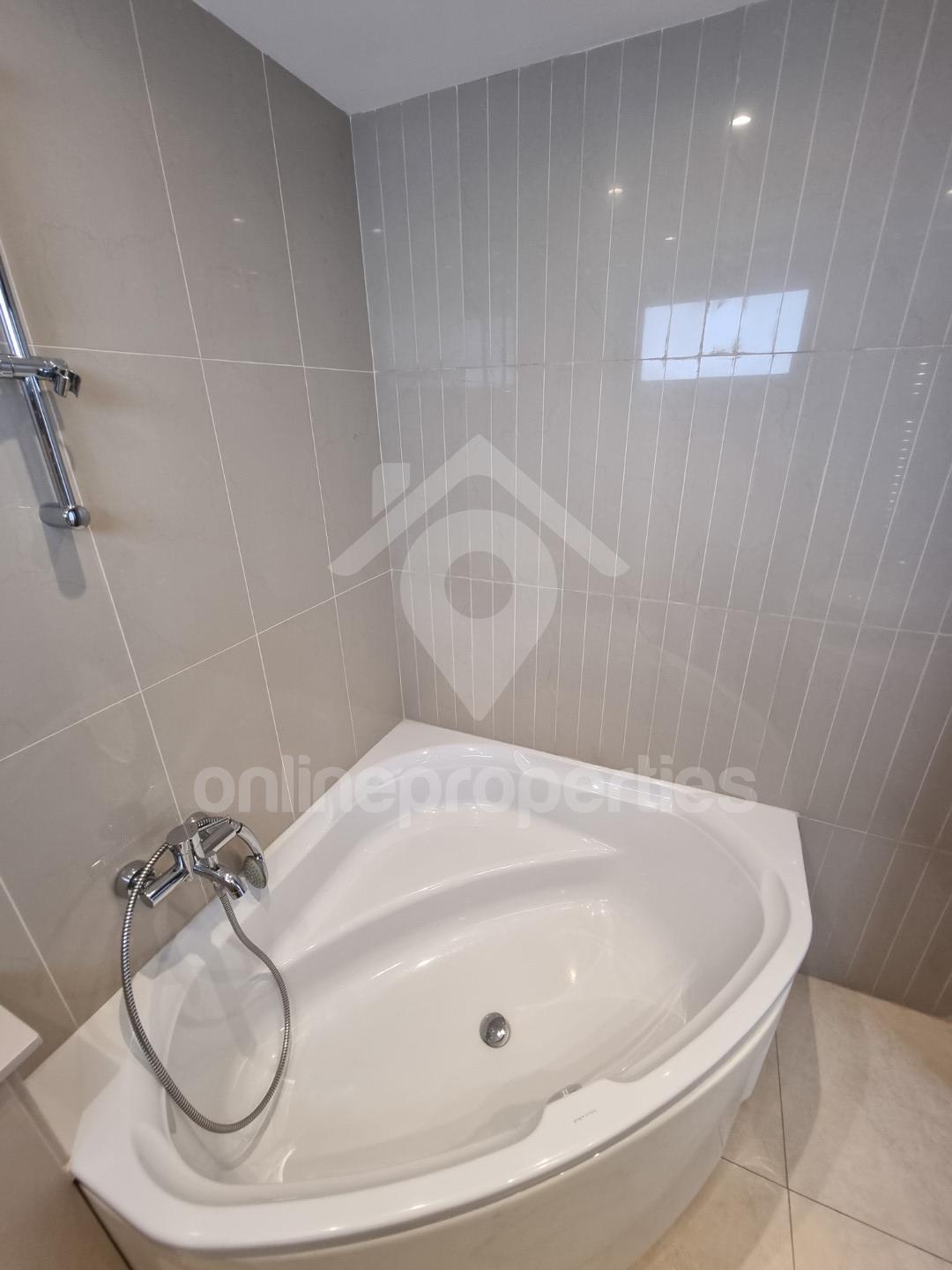 To change image, hover mouse over thumbnails below