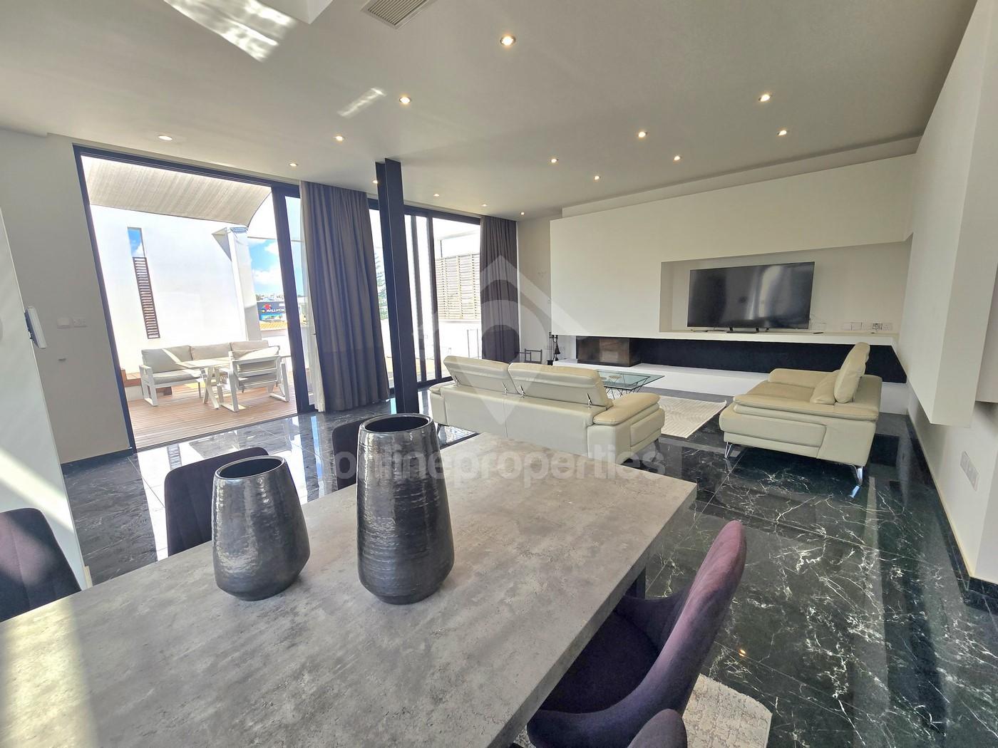 To change image, hover mouse over thumbnails below