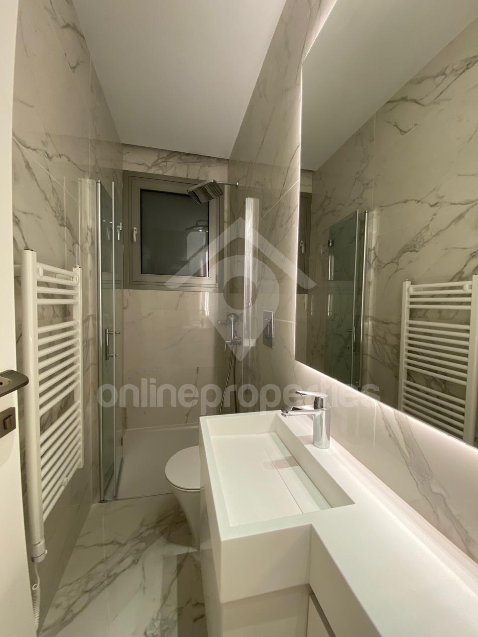 To change image, hover mouse over thumbnails below