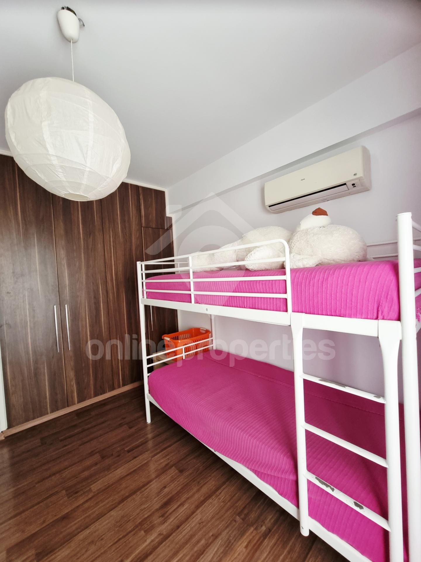 To change image, hover mouse over thumbnails below